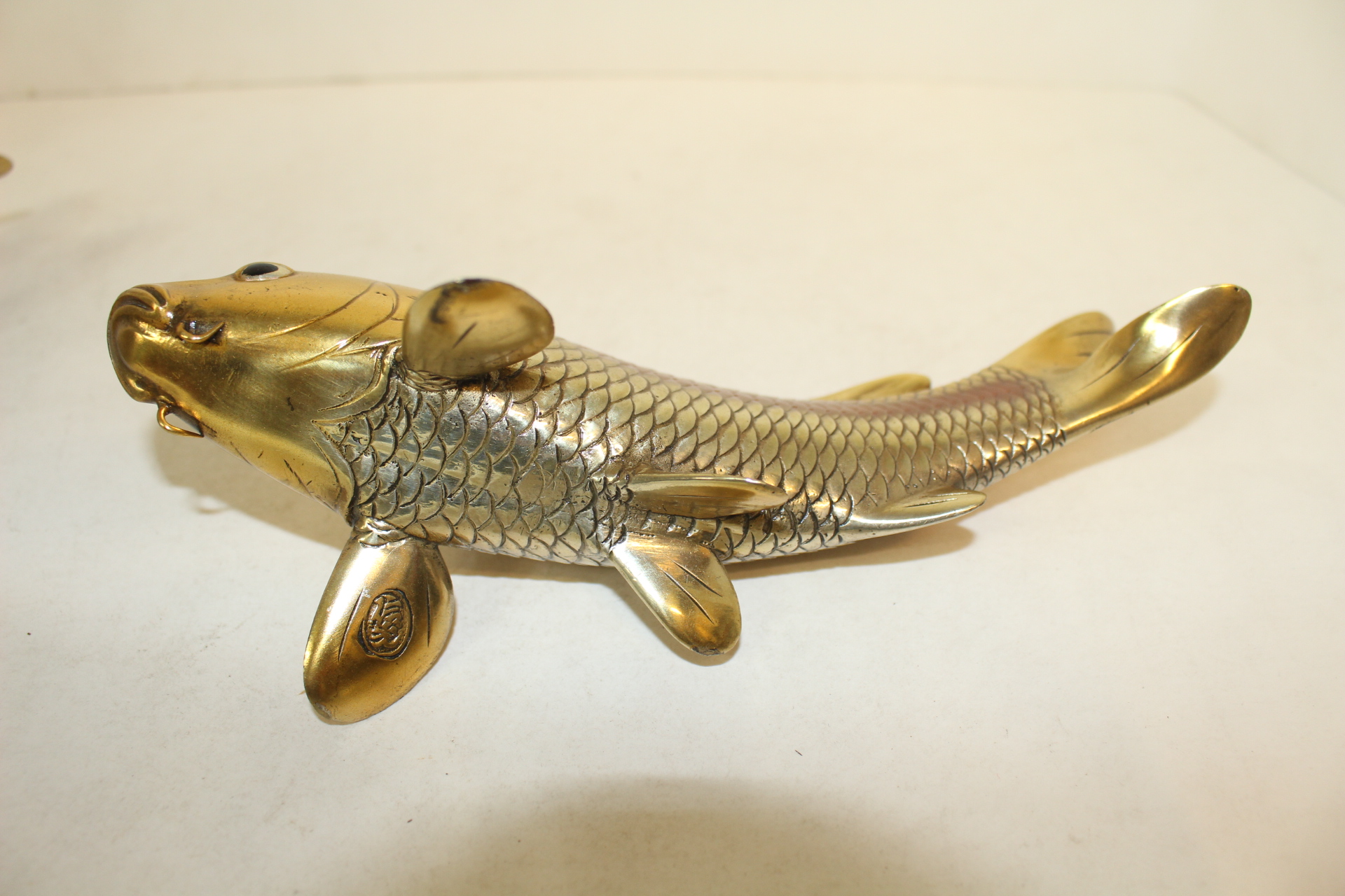 청동으로된 信光作 고기조각상 2점셋트