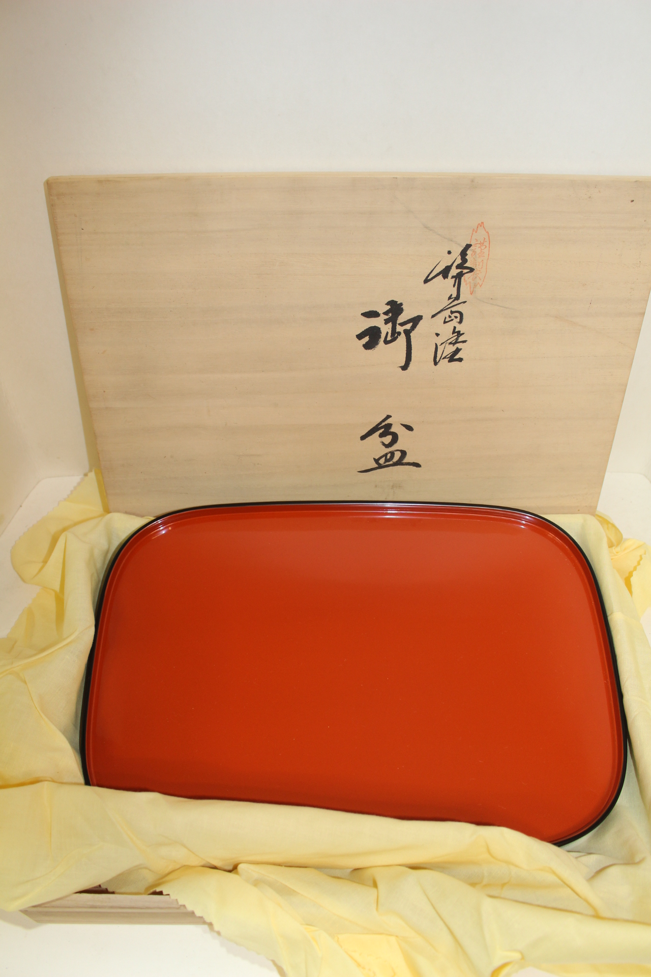 명품-나무에 옷칠이된 차반