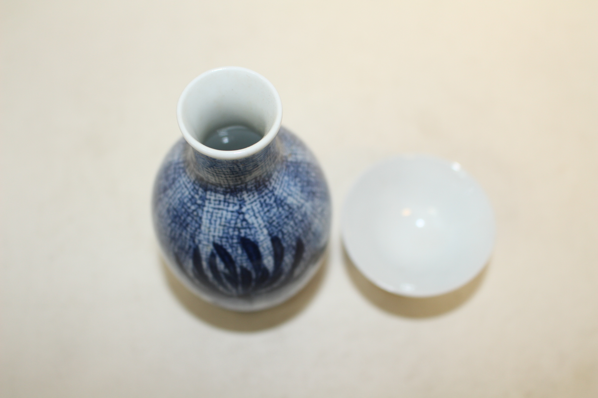 청화백자 추상화문 주병과 잔셋트