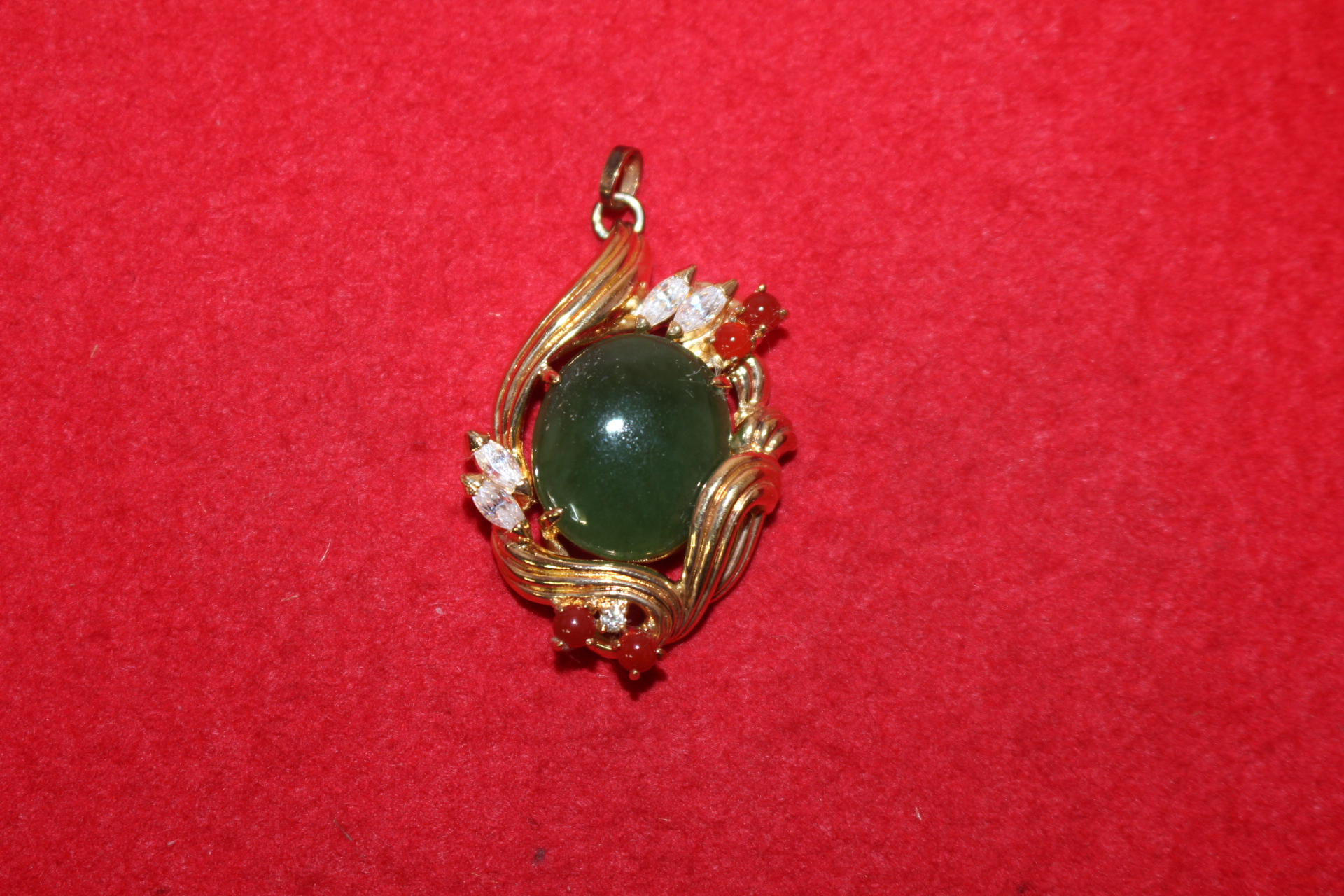 비취 청옥돌이 장식된 목걸이 추