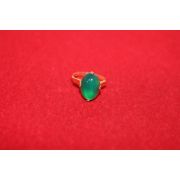 비취청옥이 장식된 반지