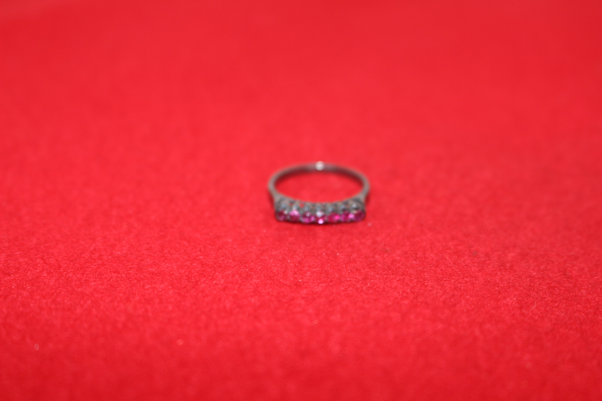 보석이 장식된 순은 반지