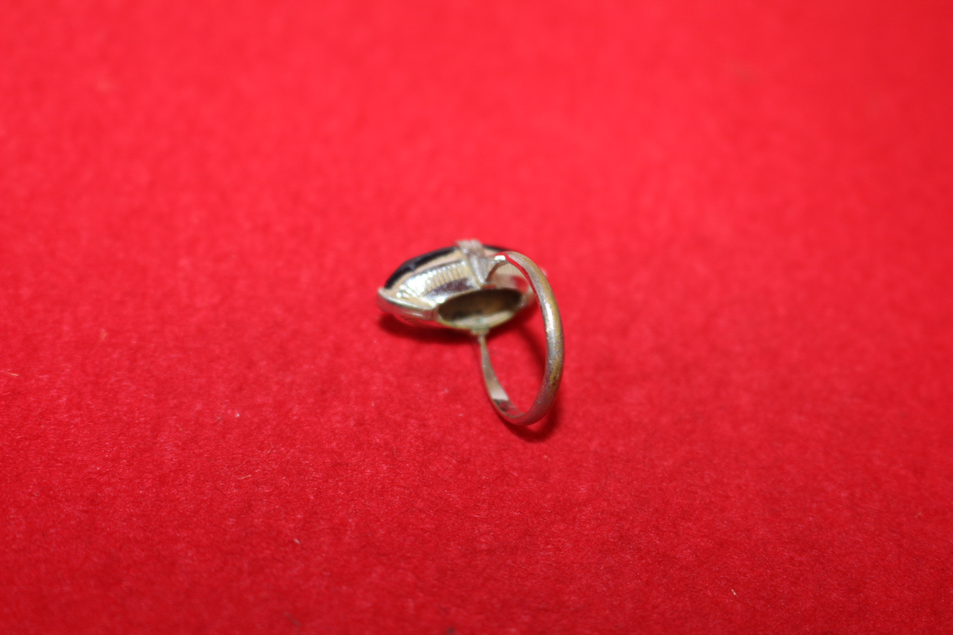 보석이 장식된 순은 반지