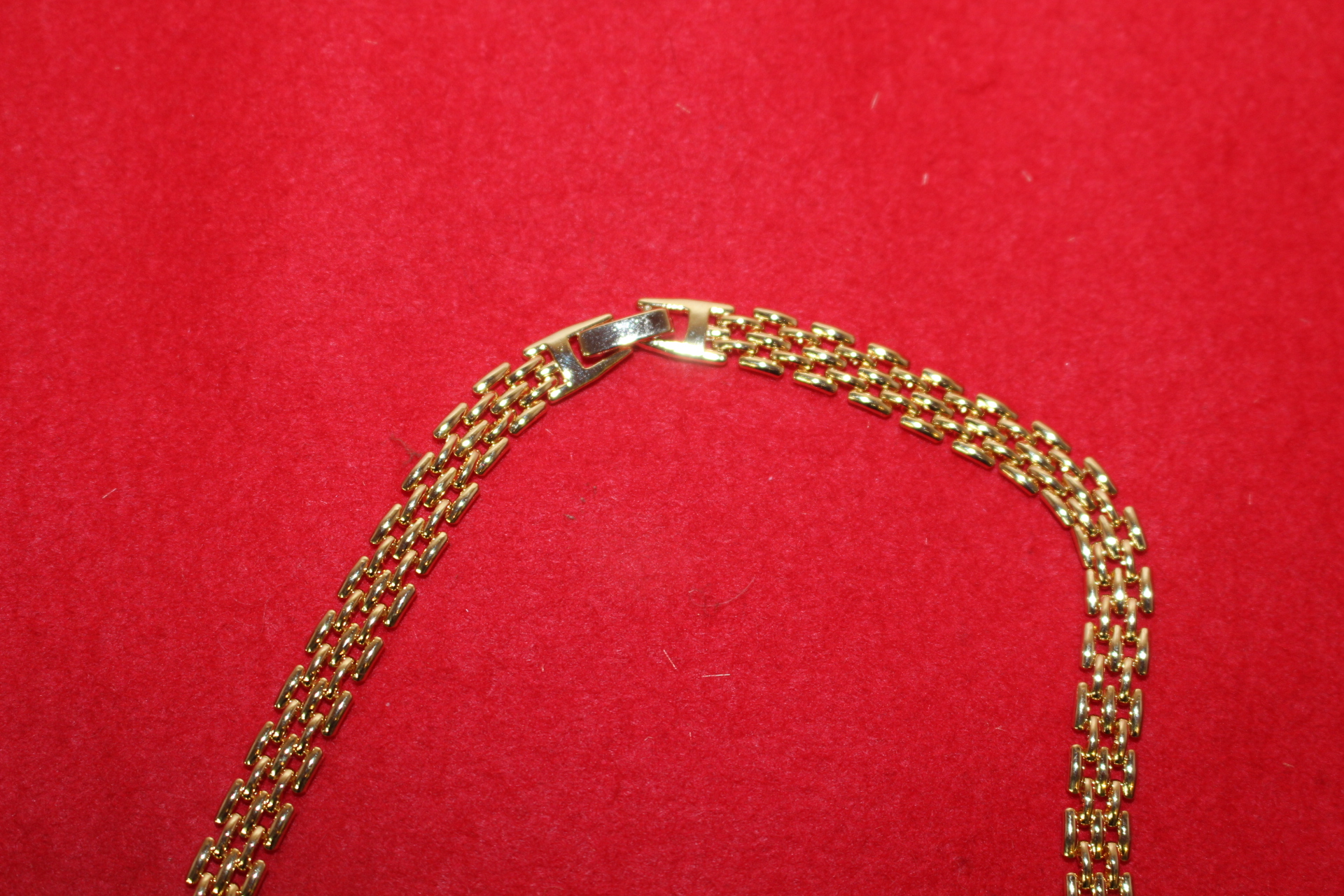 보석이 장식된 목걸이