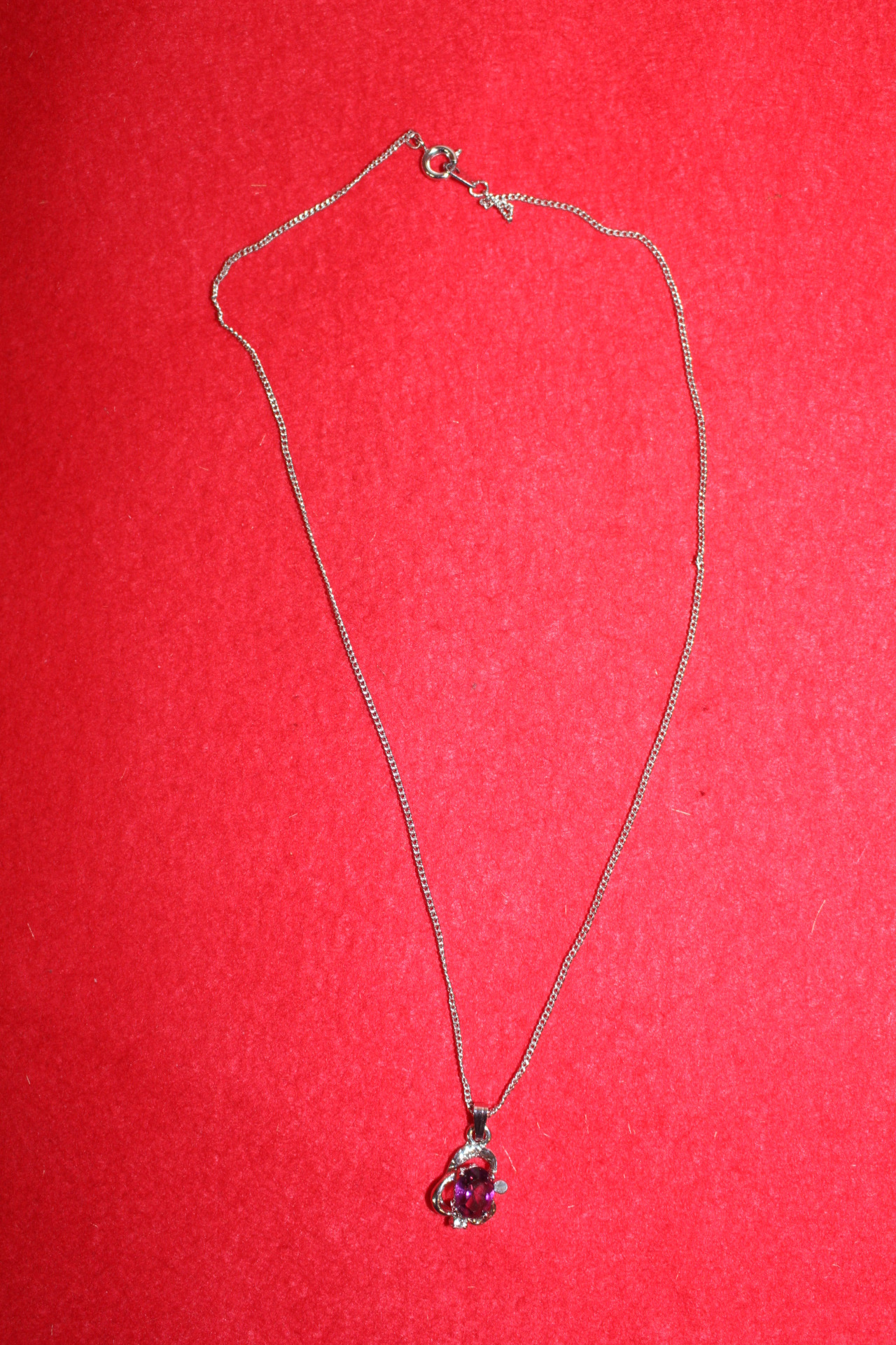 보석이 장식된 목걸이