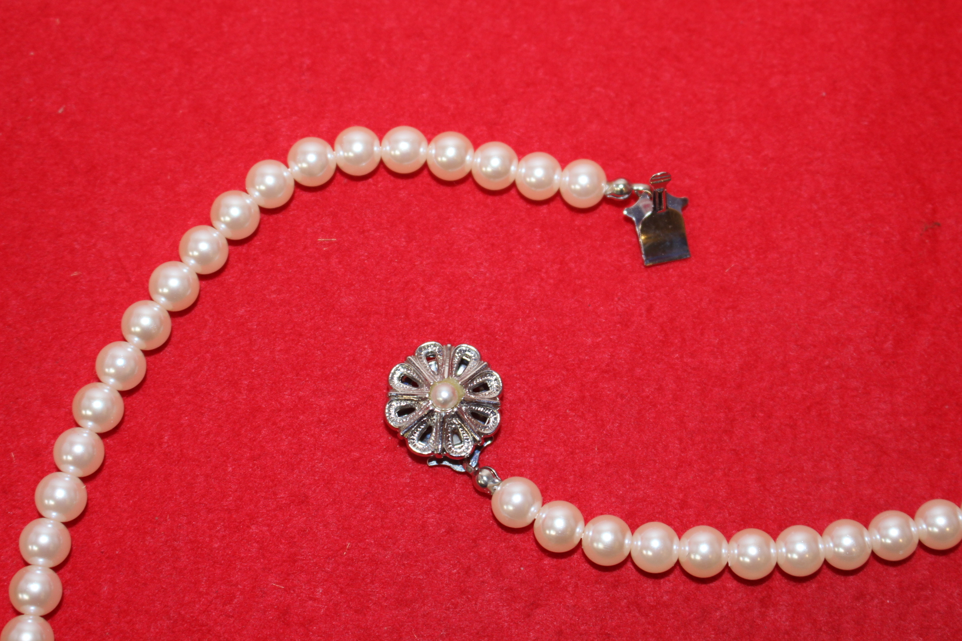 길이가 긴 인조진주 목걸이