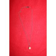 천연진주가 장식된 목걸이