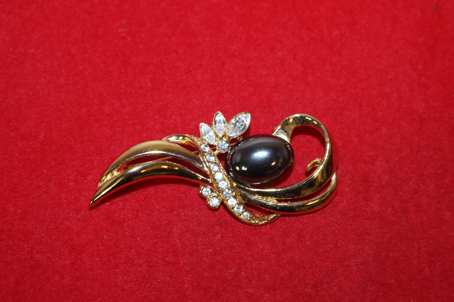 보석이 장식된 브롯지