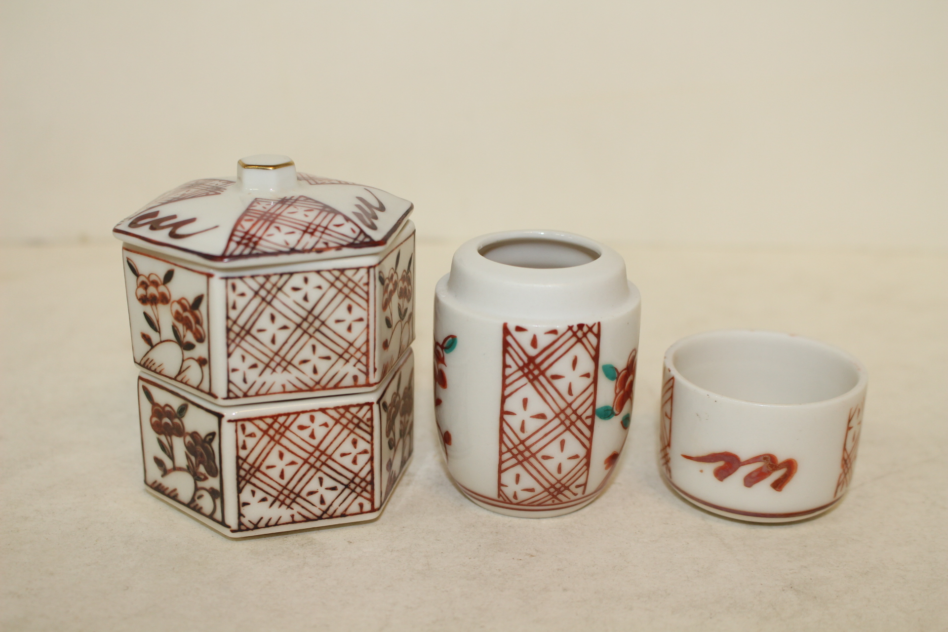 진사백자 화문 이단합과 잔 소호