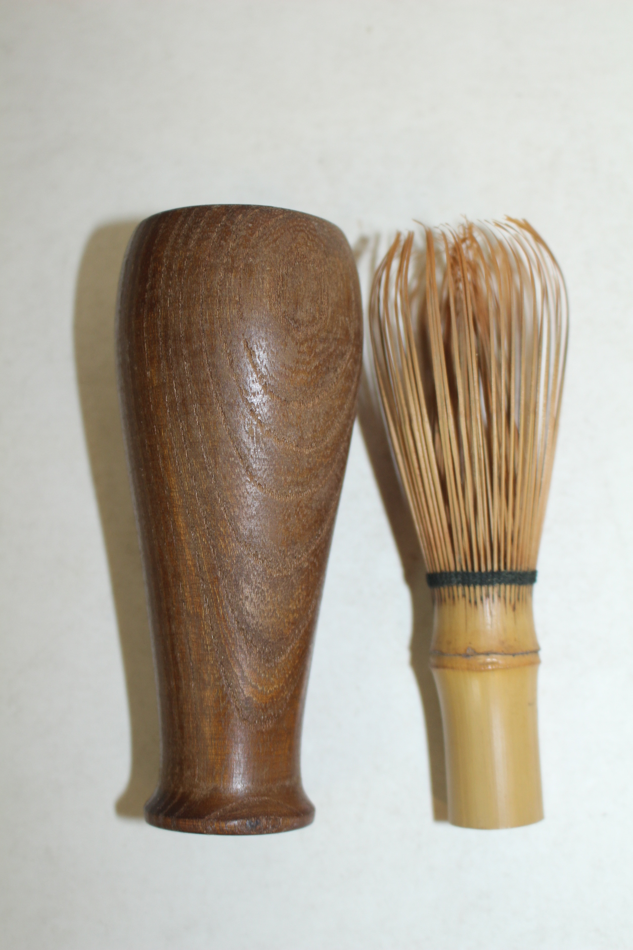 나무로된 차솔통과 말차솔