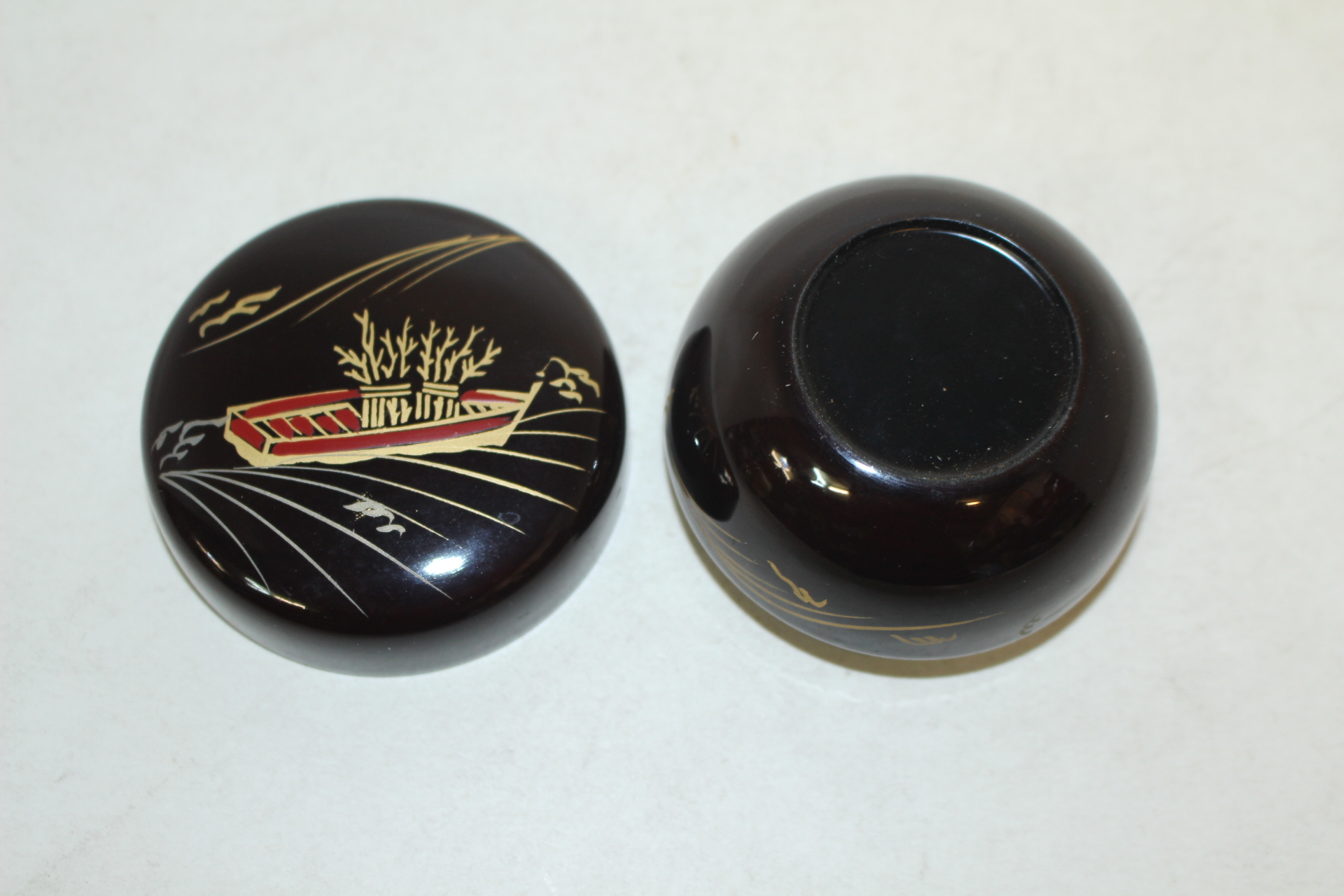 명품-나무에 옷칠후 금채화문된 말차통