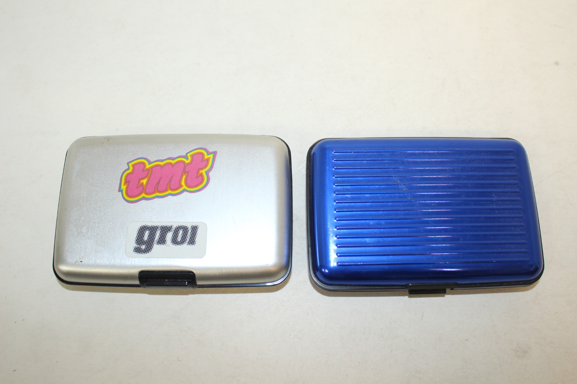 금속재질로된 소형지갑크기의 함 2점