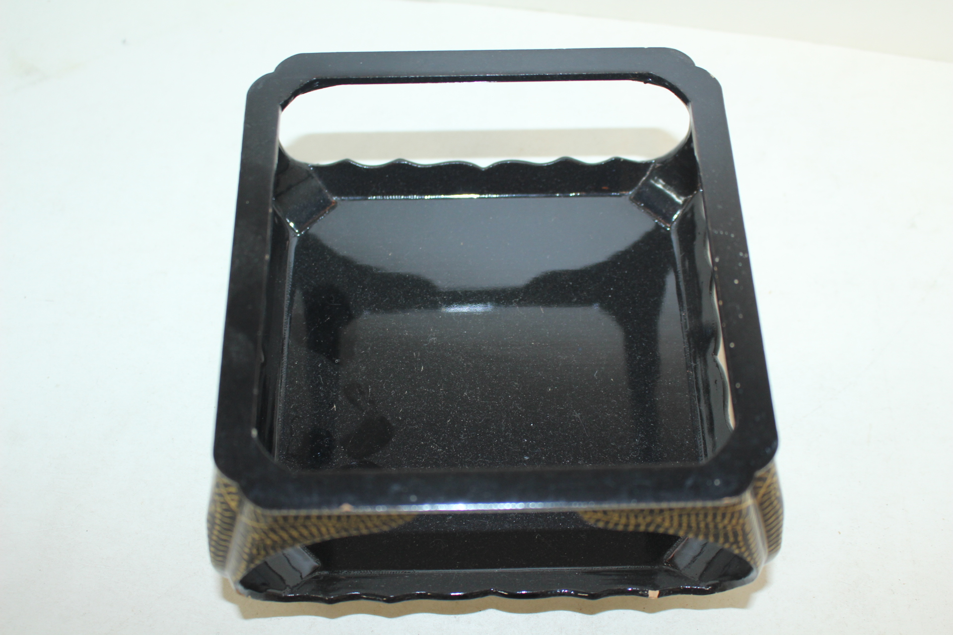 나무에 옷칠후 금채화문된 사각차반