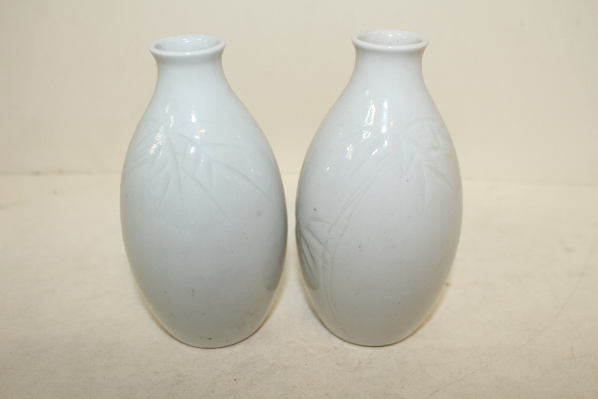 순백자 음각초화문 주병