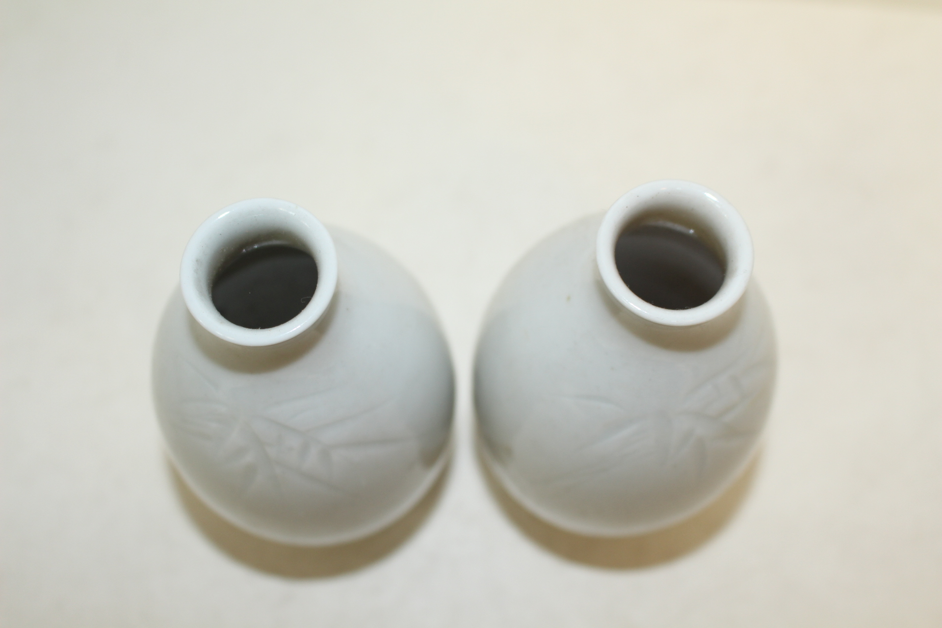 순백자 음각초화문 주병