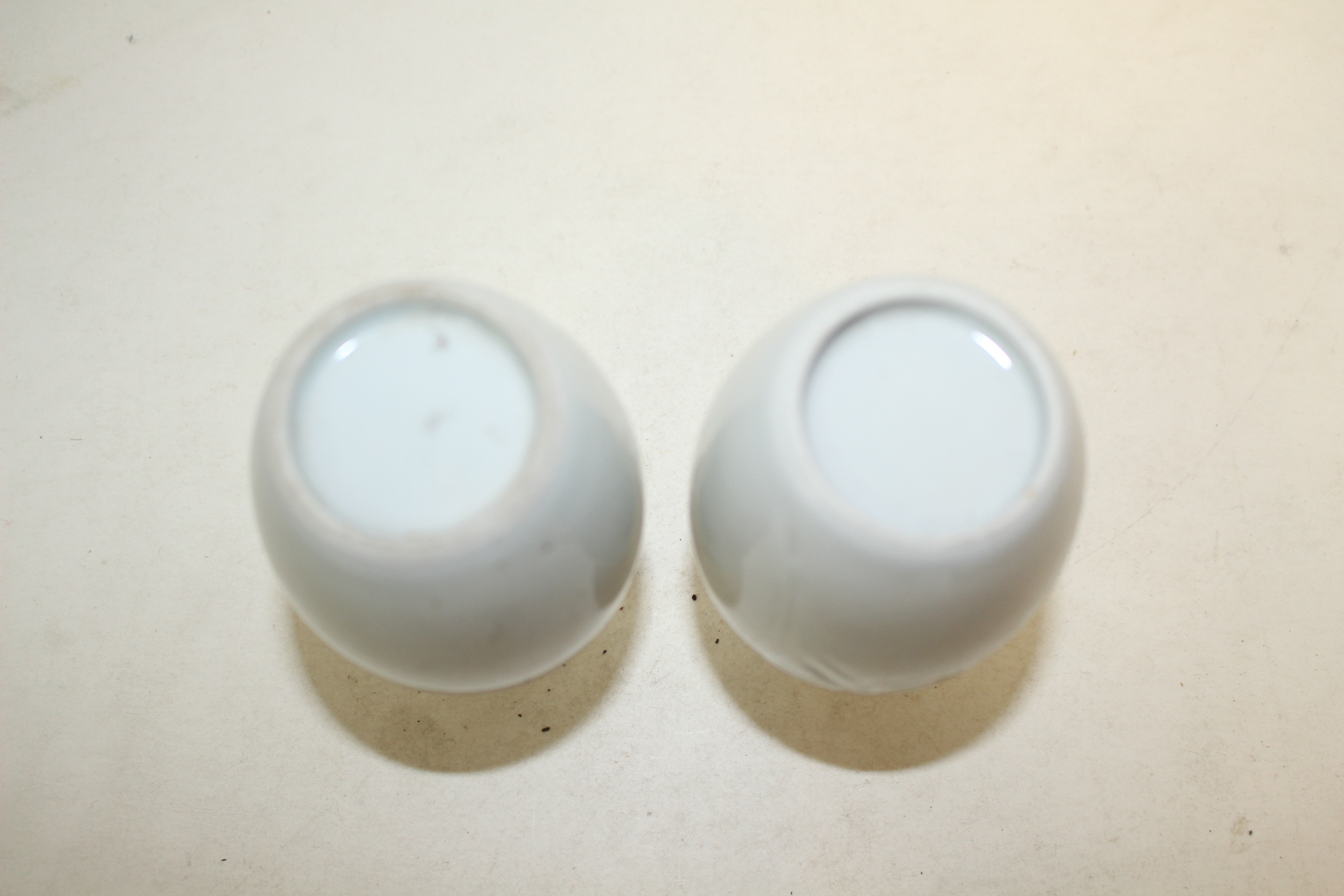 순백자 음각초화문 주병