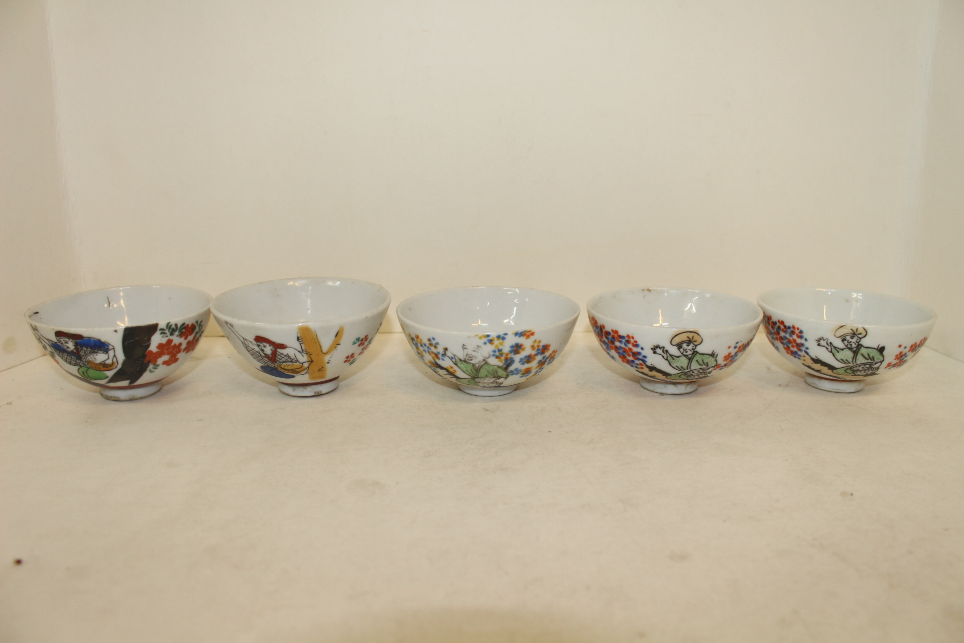 연대가 좋은 청화백자진사인물문 자완 5점