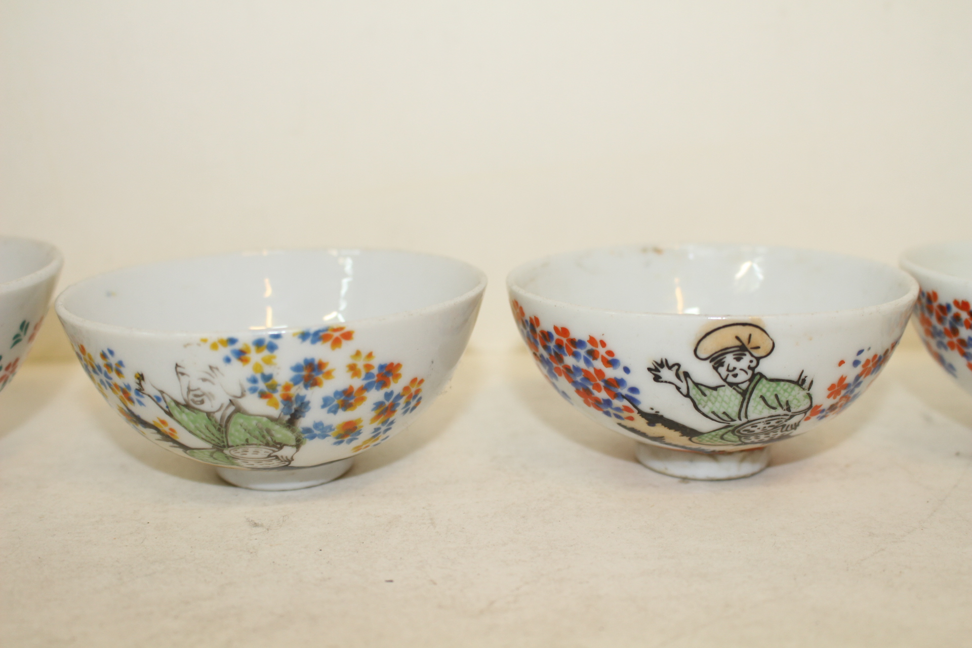 연대가 좋은 청화백자진사인물문 자완 5점