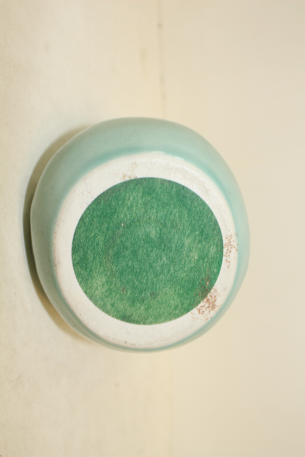 청자 닭 조각상