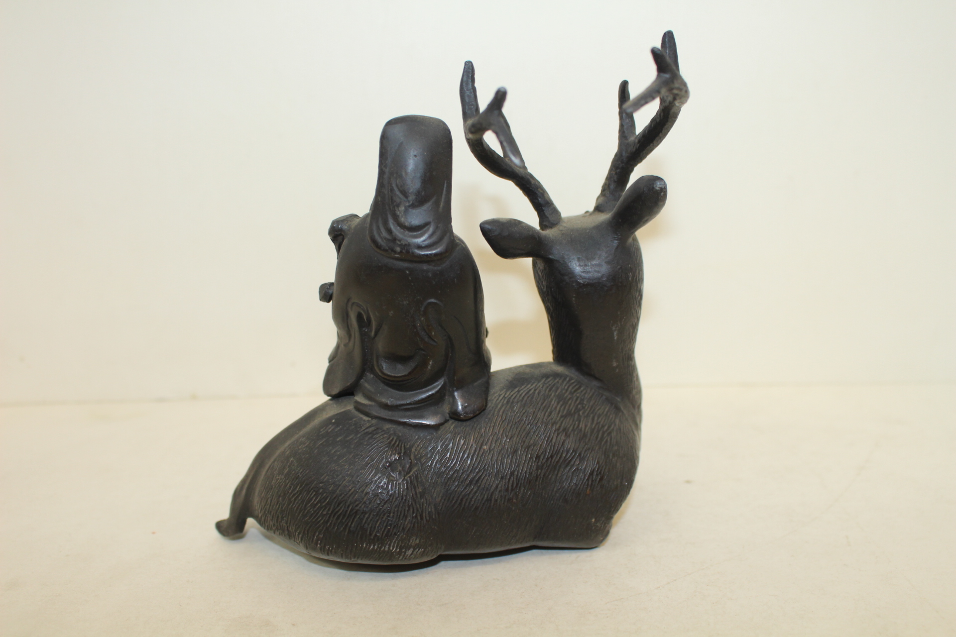 묵직한 주석으로된 신선도인사슴 조각상
