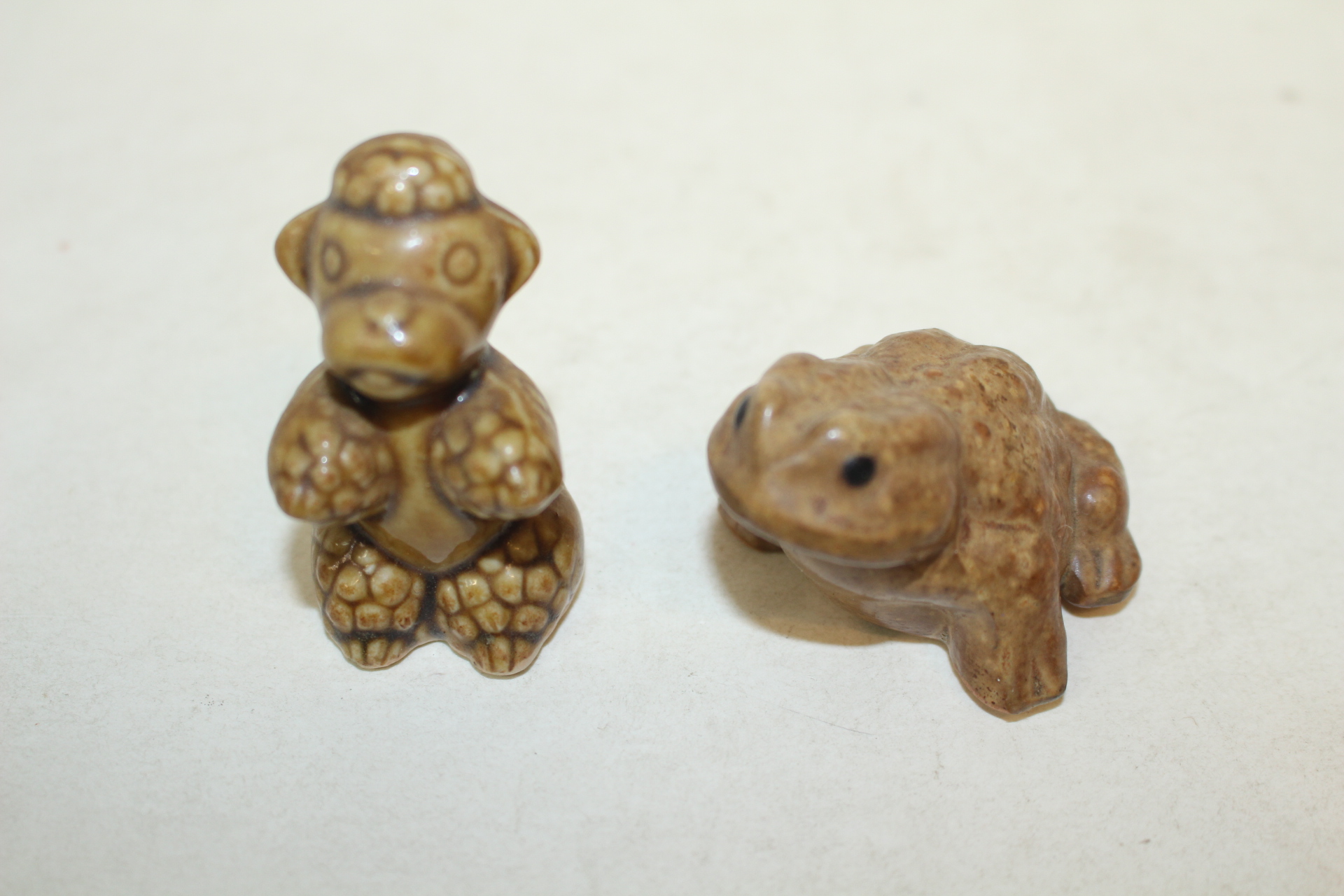 청자 도자기 두꺼비와 동물 조각상