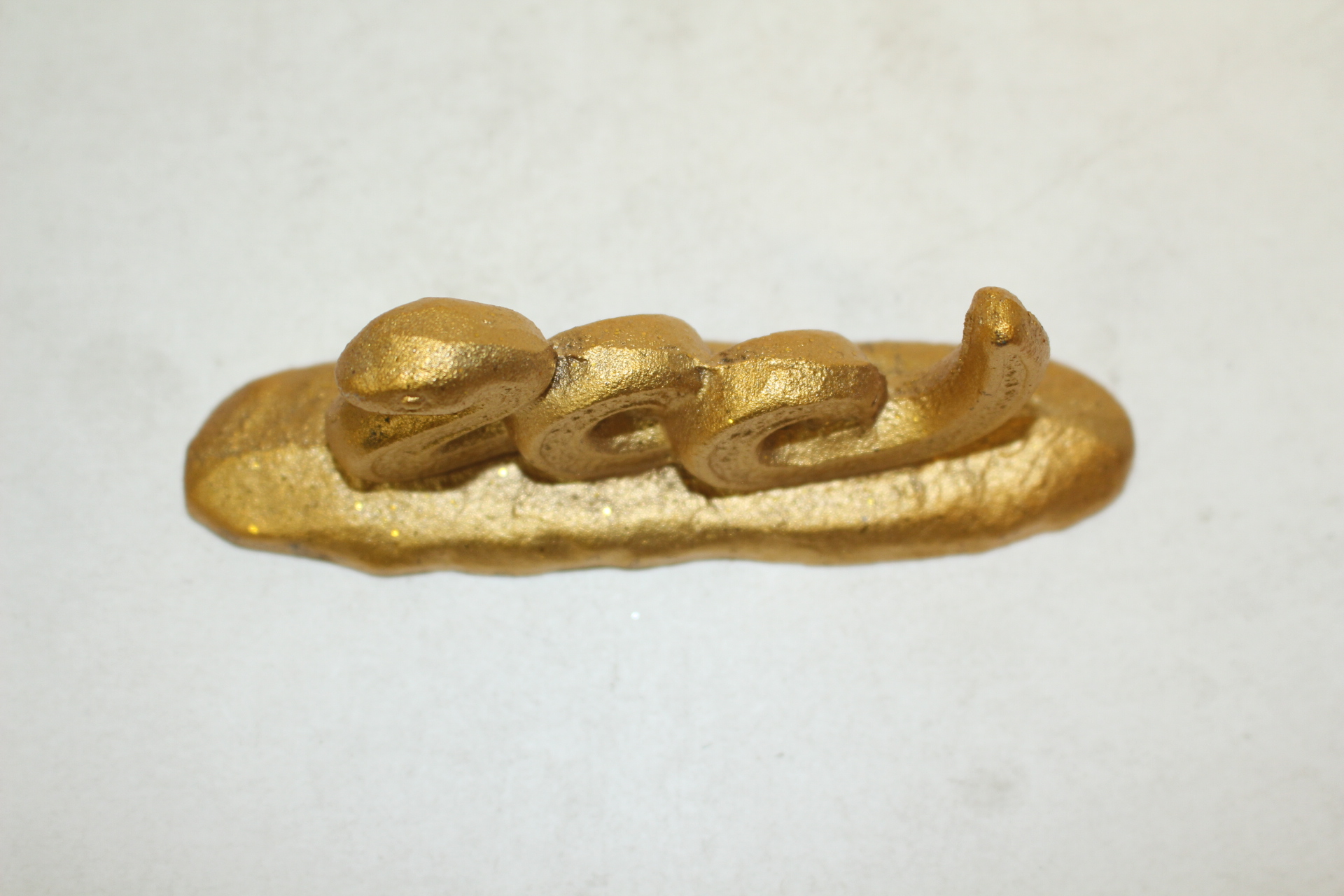 묵직한 무쇠에 금채된 뱀모양 문진