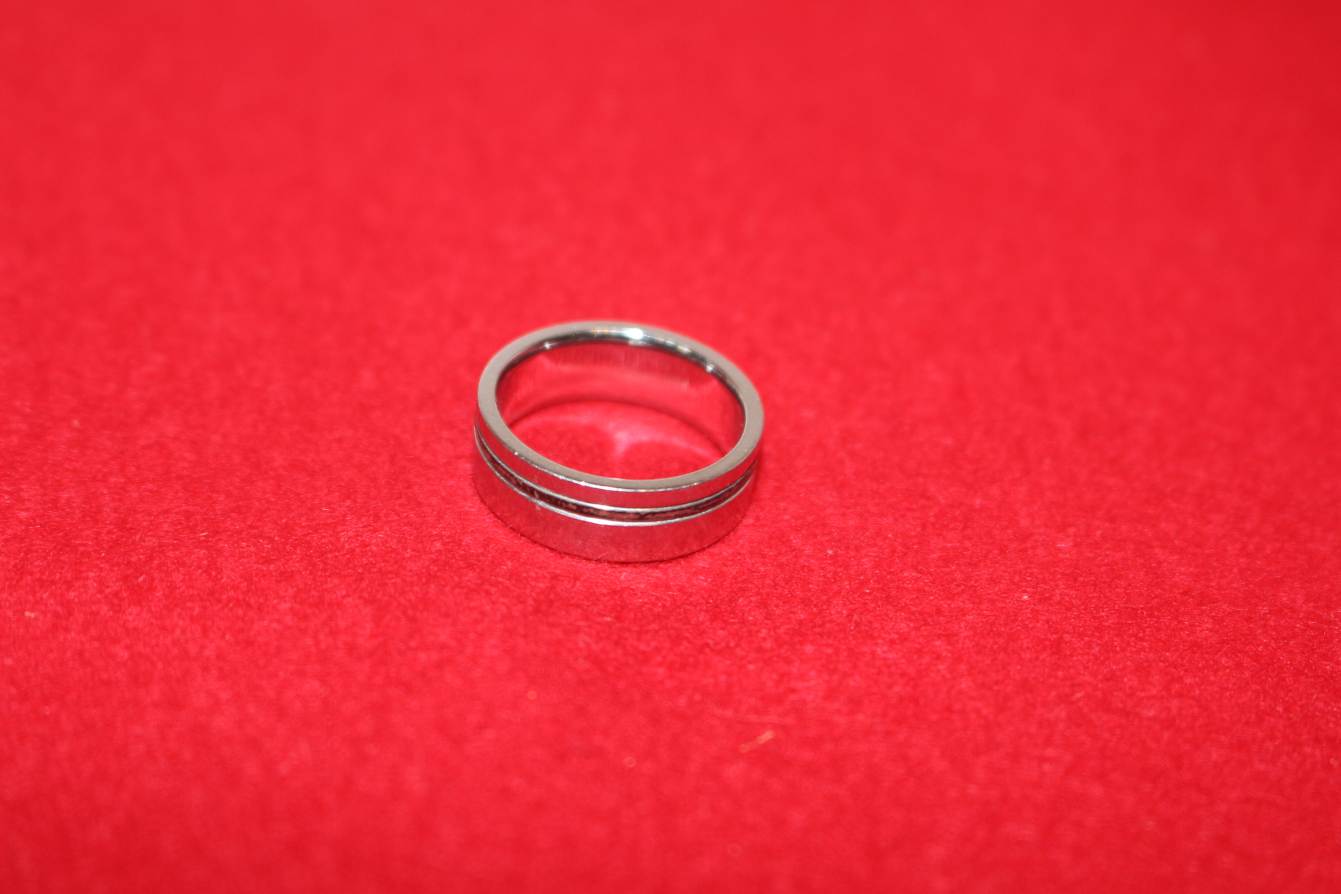 내부 홈이 있는 반지