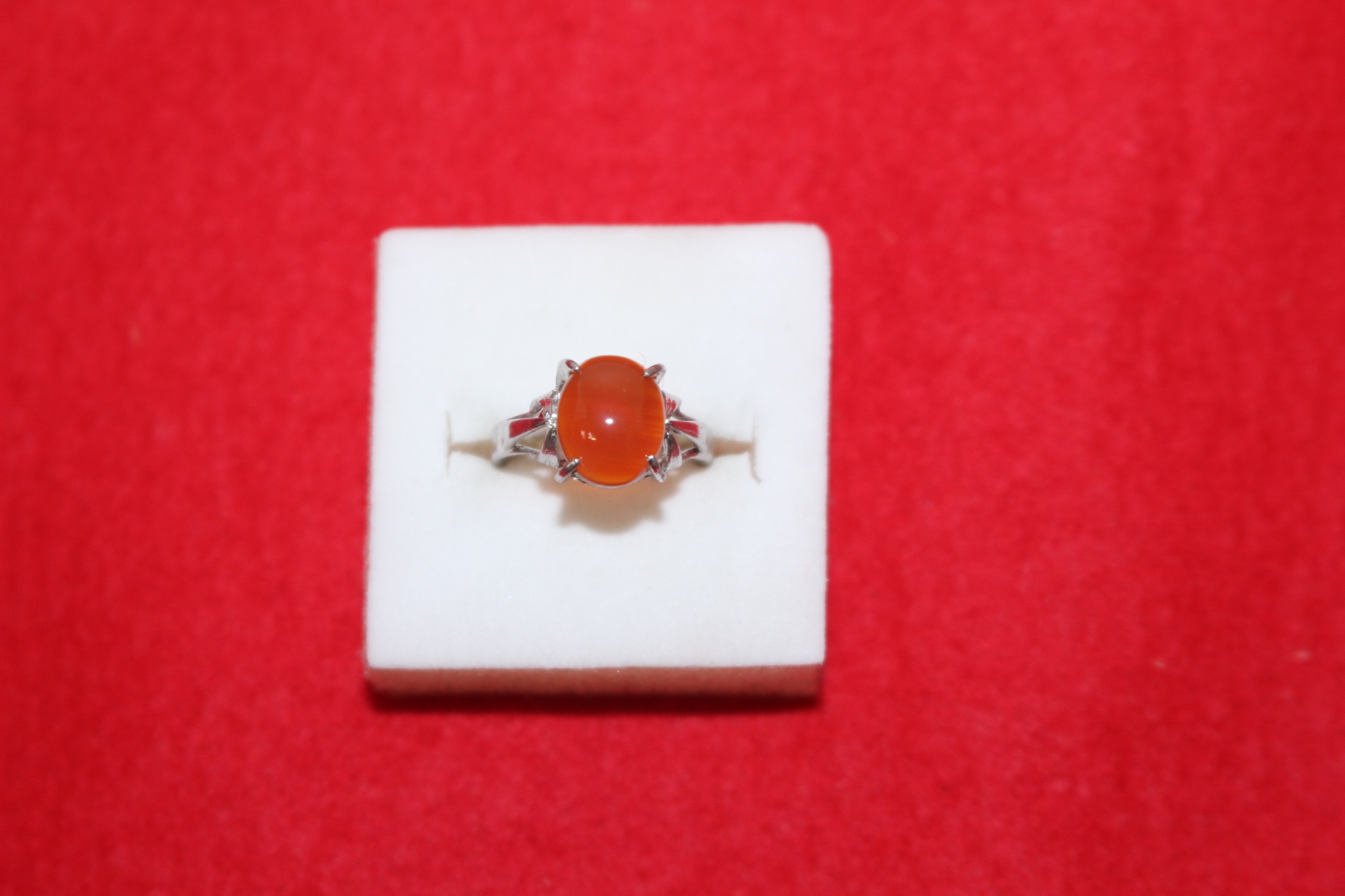 보석이 장식된 순은반지