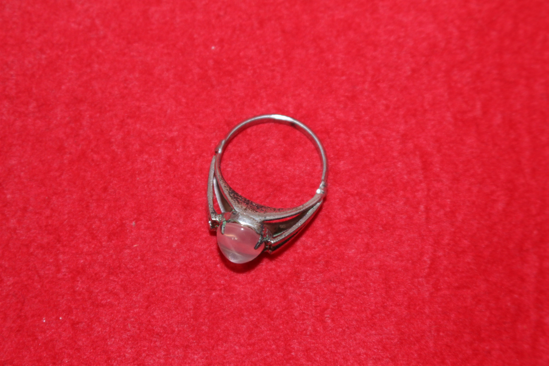 보석이 장식된 순은 반지