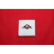 보석이 장식된 반지