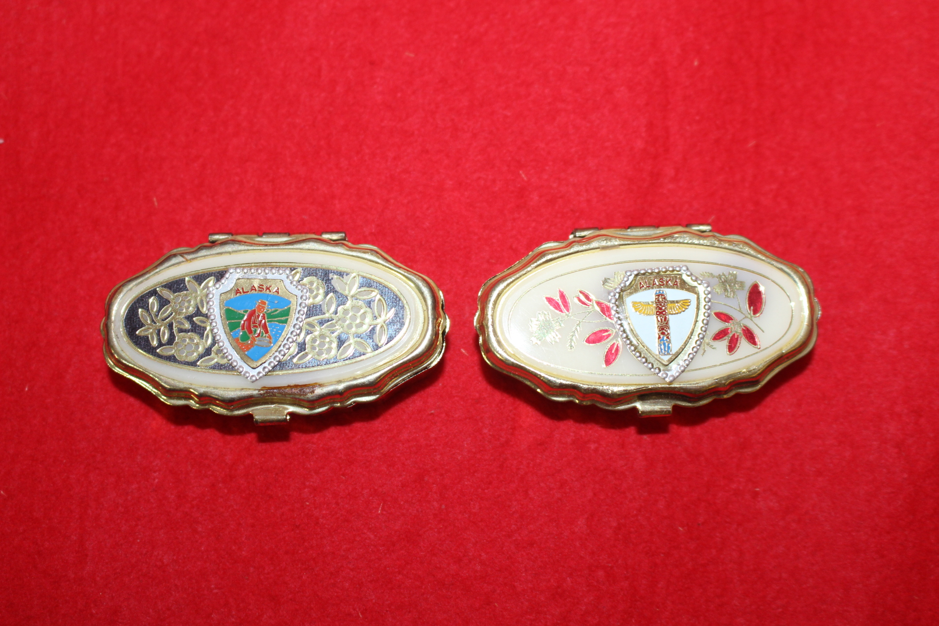 금속화문된 소형함 2점