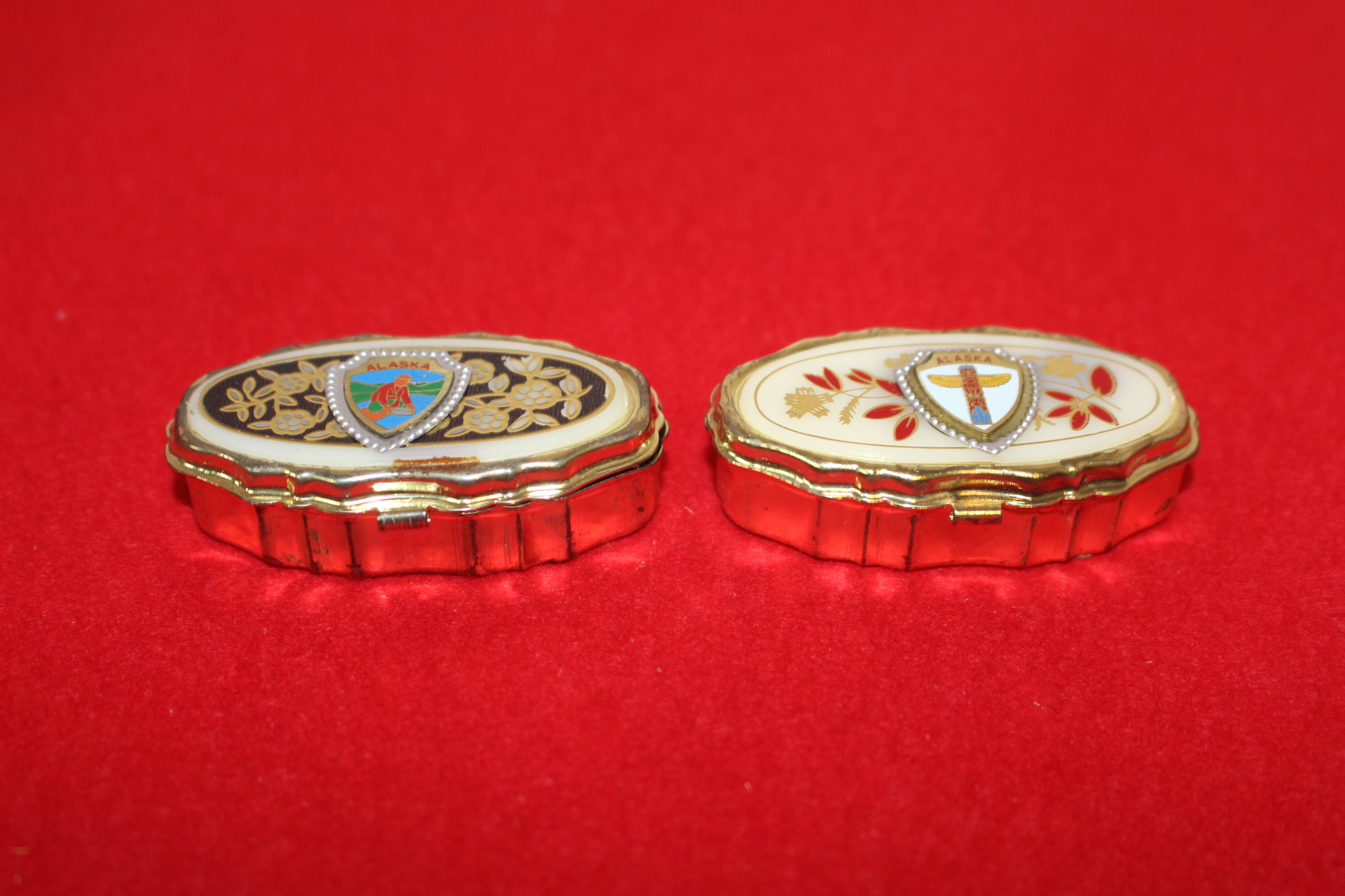 금속화문된 소형함 2점