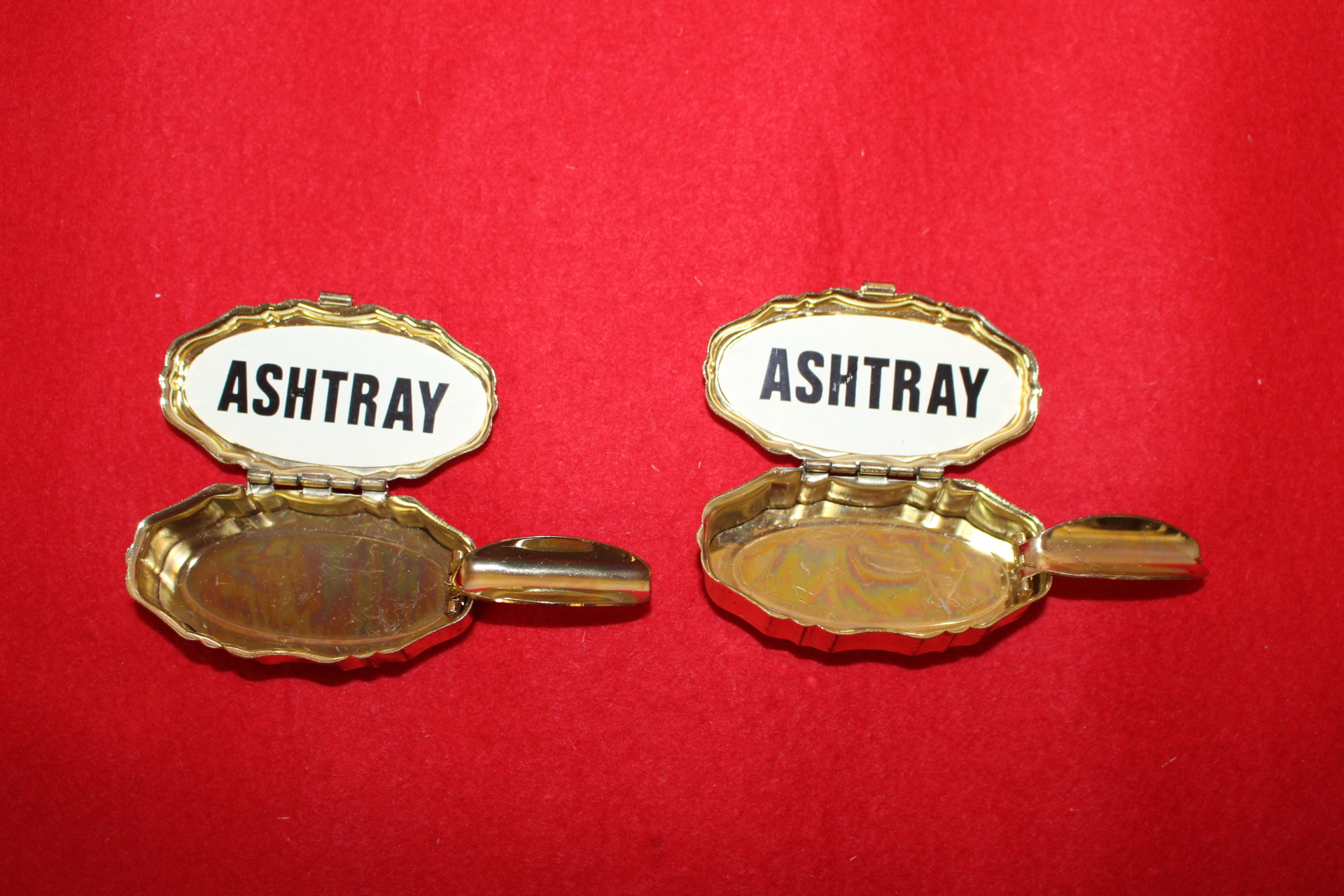 금속화문된 소형함 2점