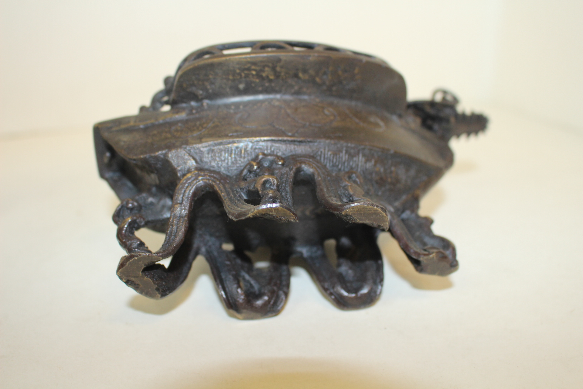 연대가좋은 청동으로된 용형배 향로