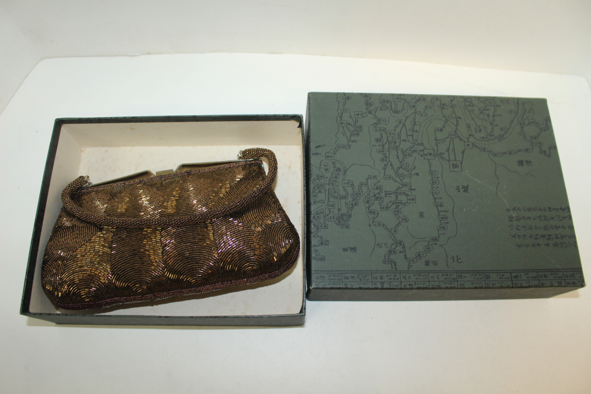 근대사 유리구슬재질로된 손가방