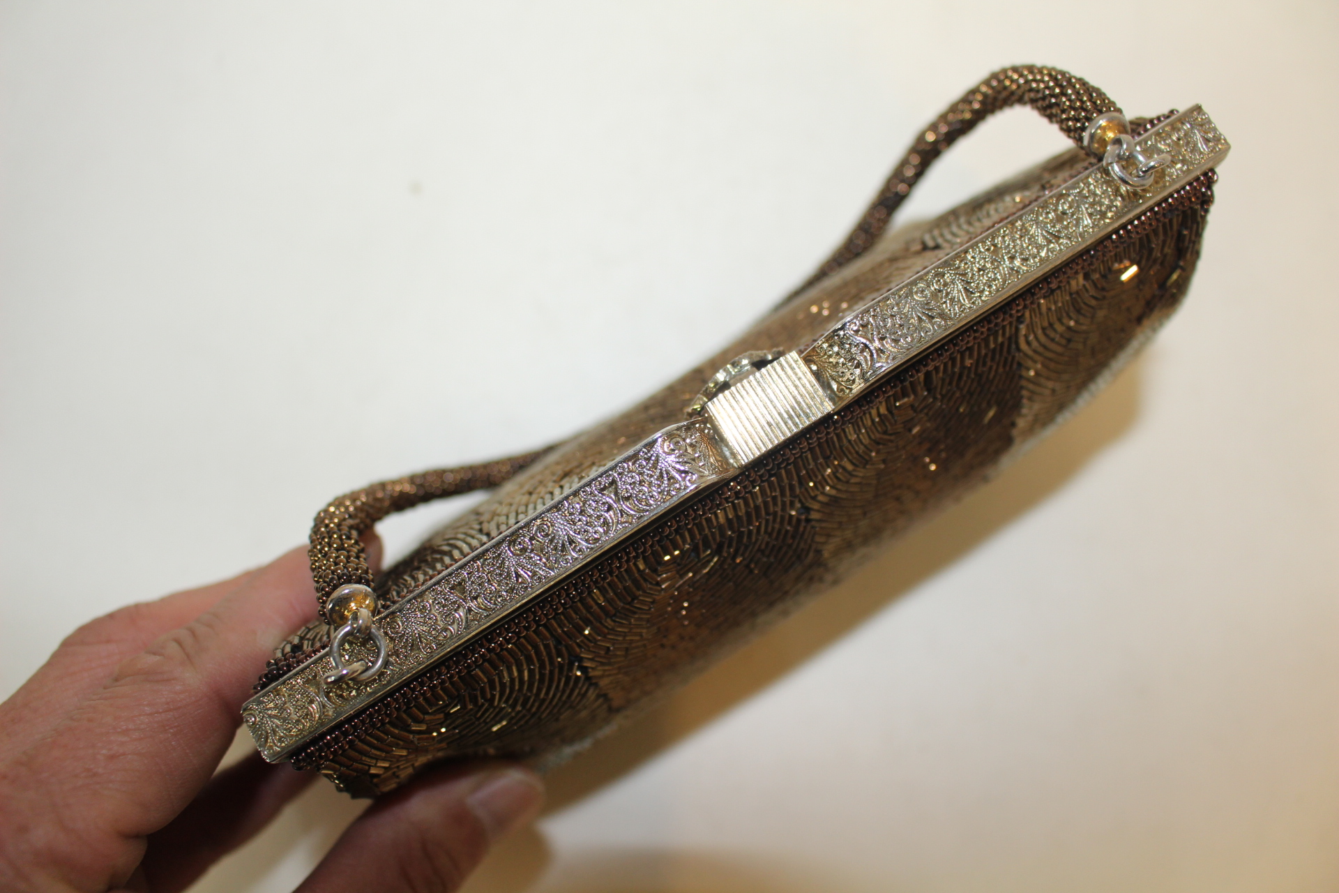 근대사 유리구슬재질로된 손가방