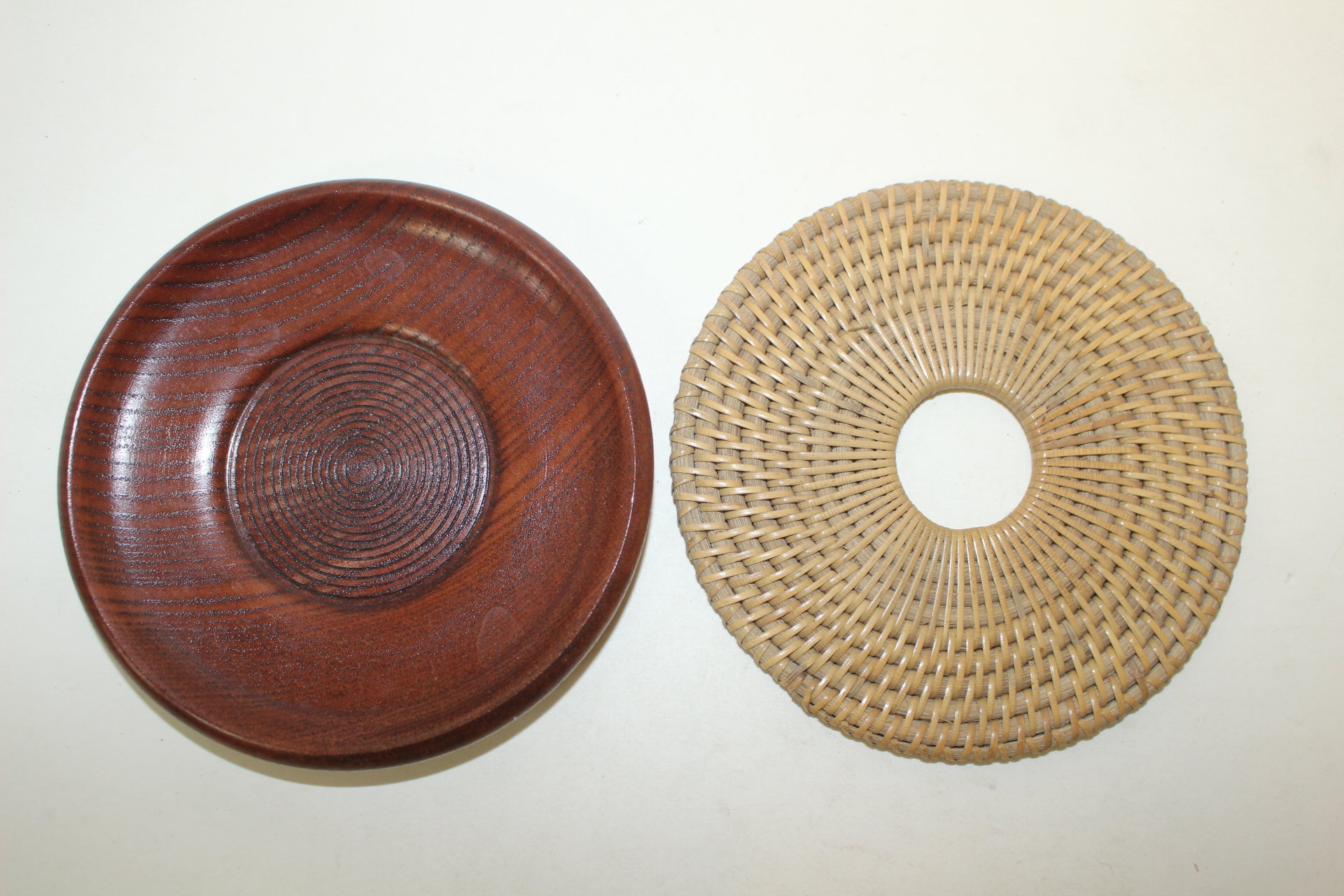 나무와 대나무로된 차탁 2점