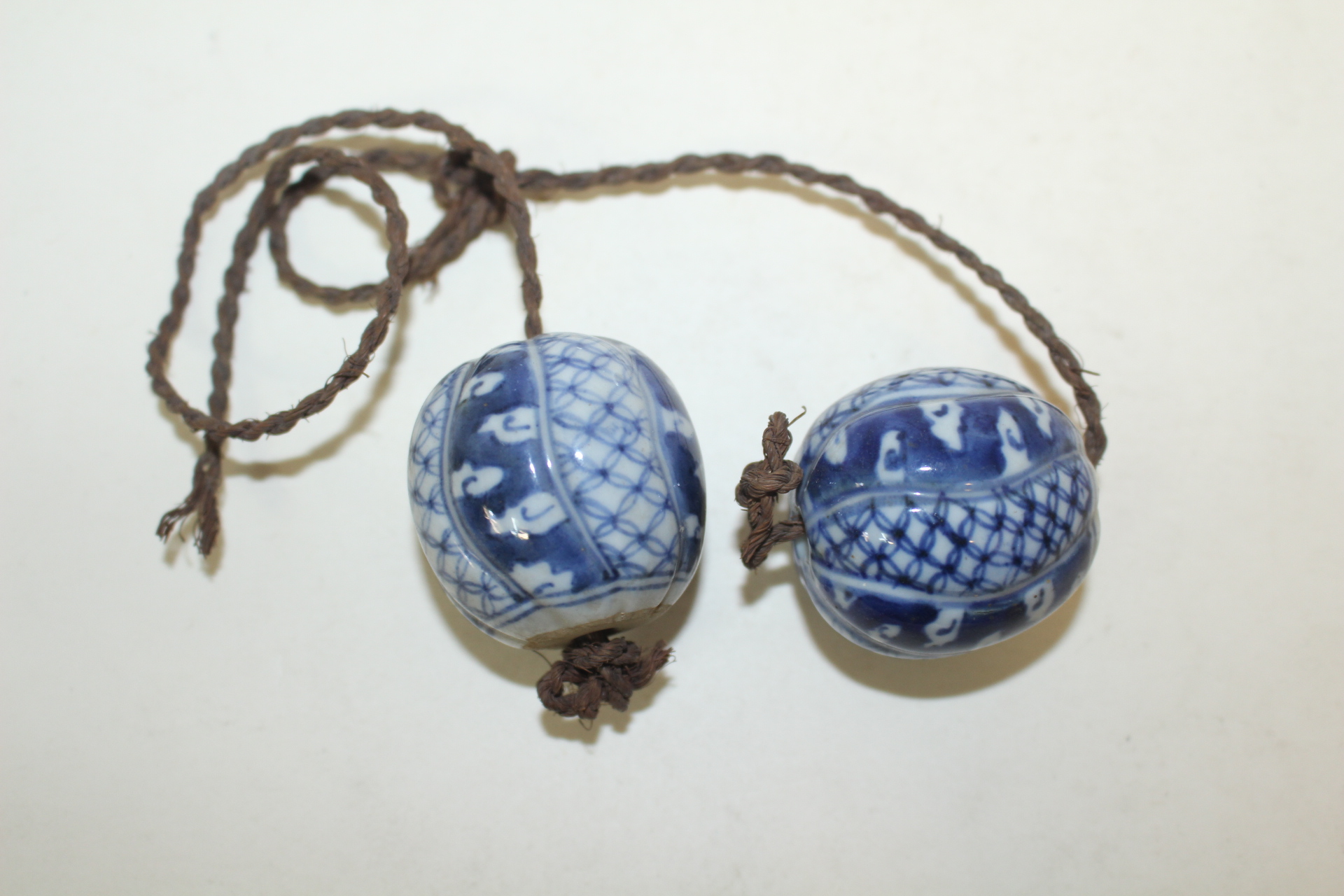 연대가좋은 이마리 청화백자화문 추(풍진) 1쌍