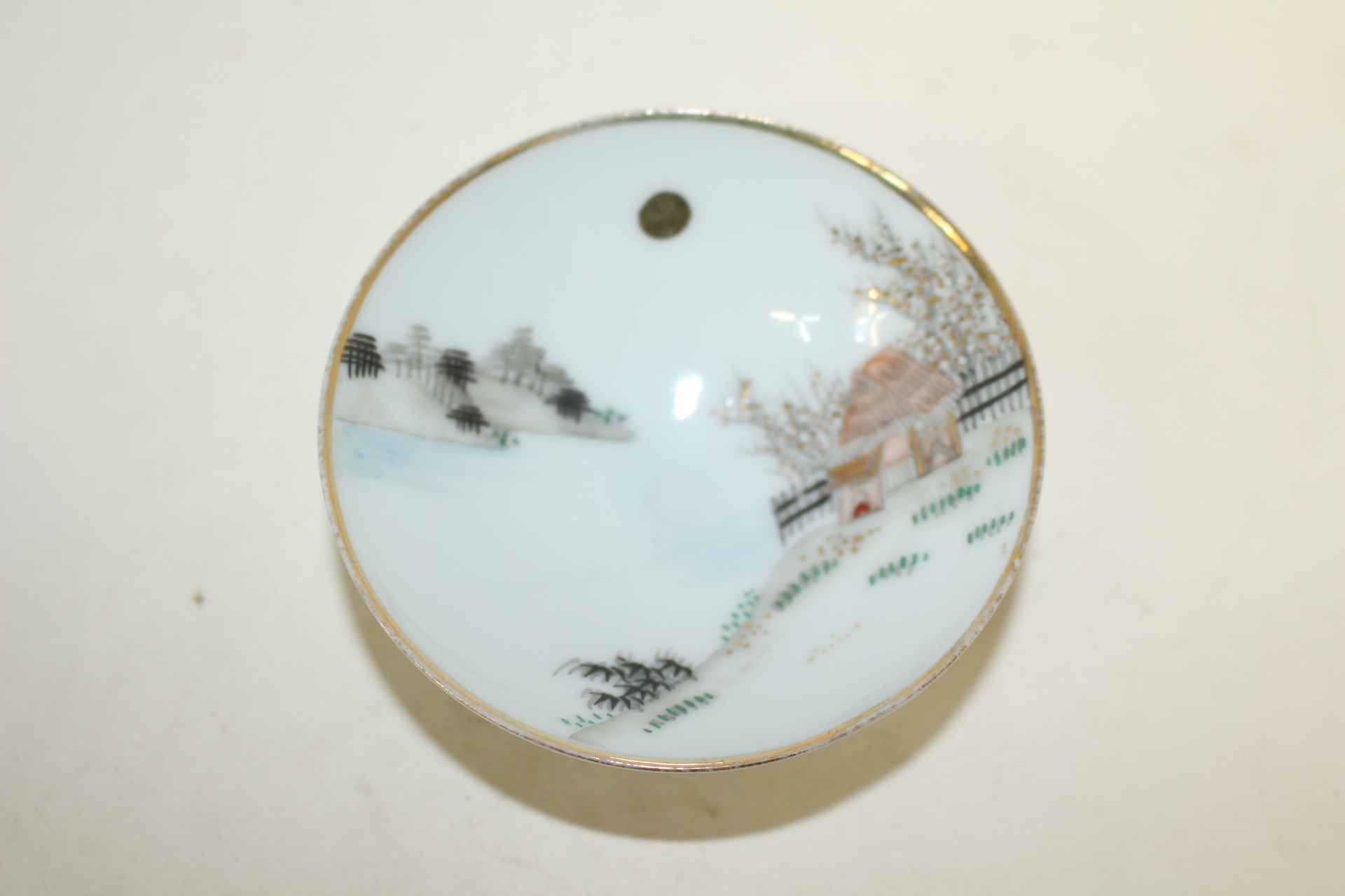 연대가좋은 철화백자산수문 잔