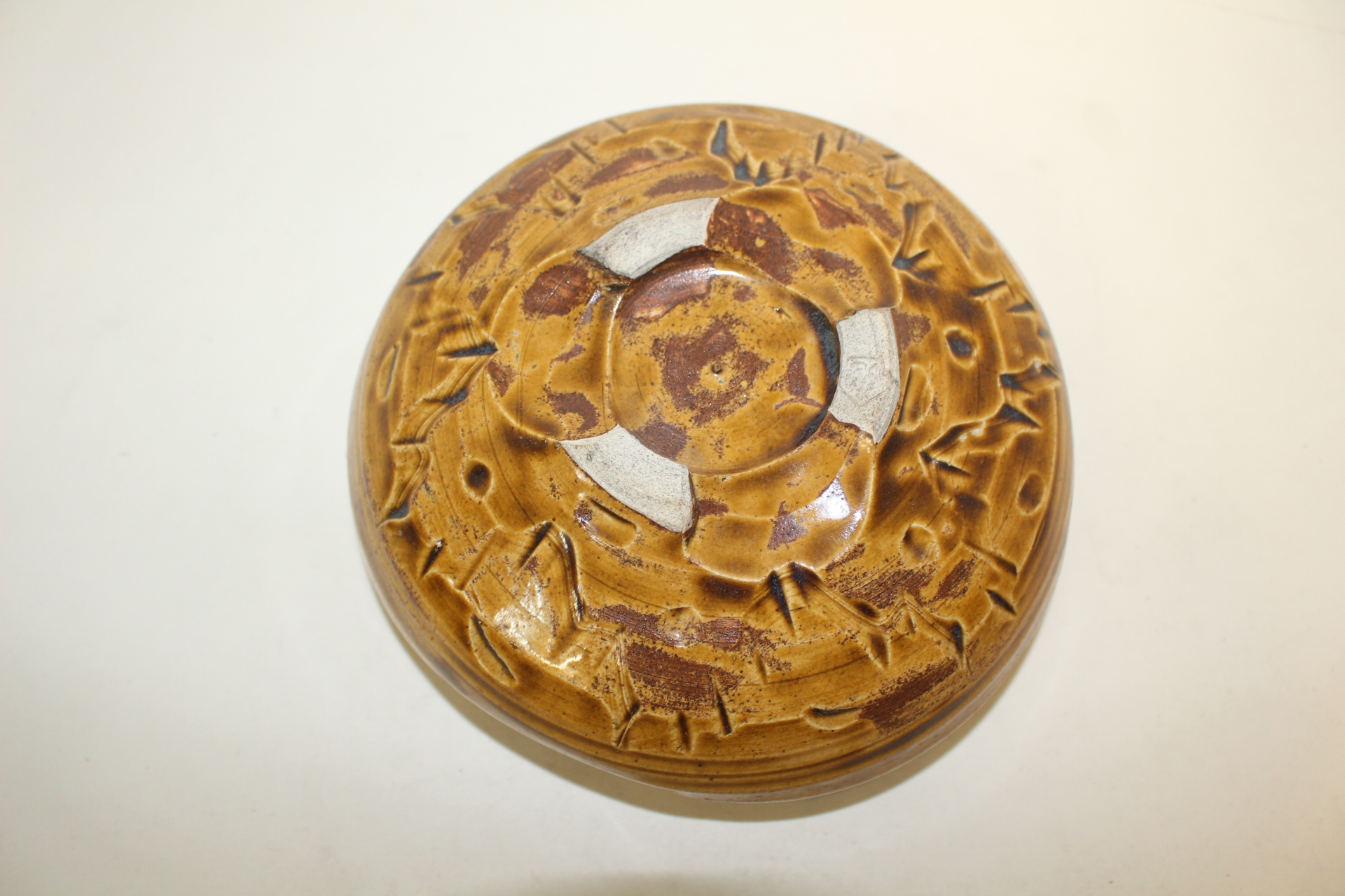 연대가좋은 청자 철화진사화문 화형퇴수기