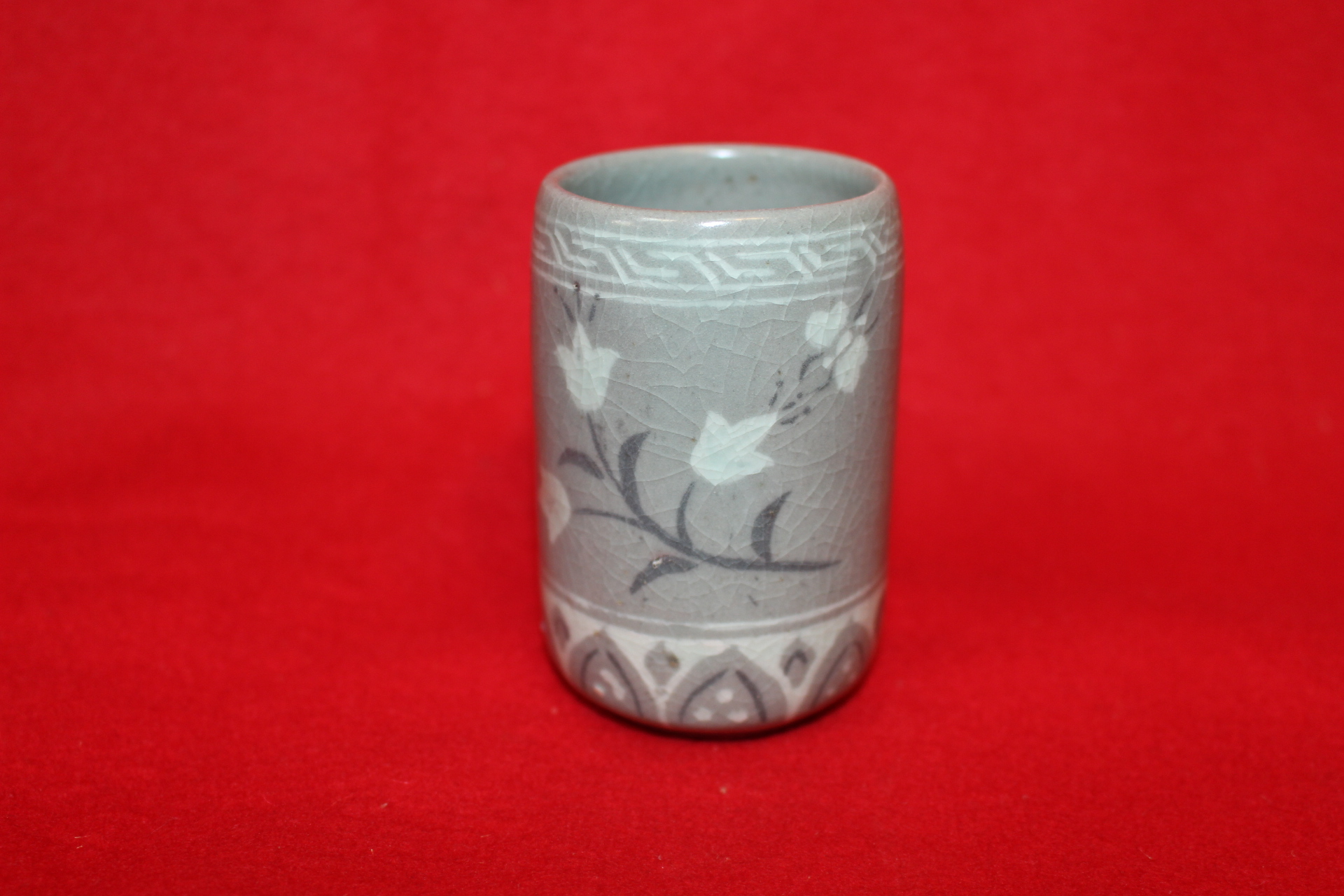 청자 흑백상감화문 잔