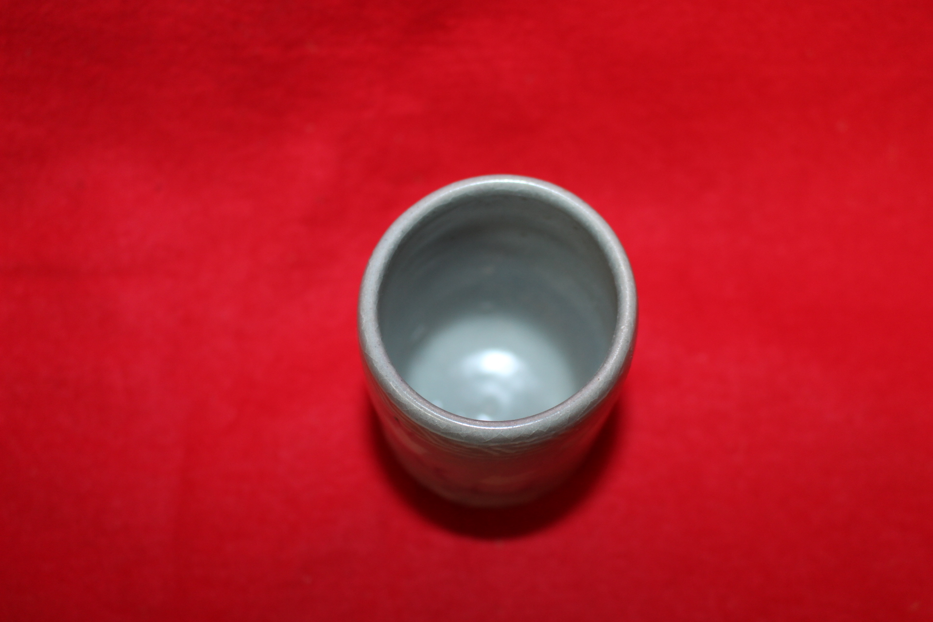 청자 흑백상감화문 잔