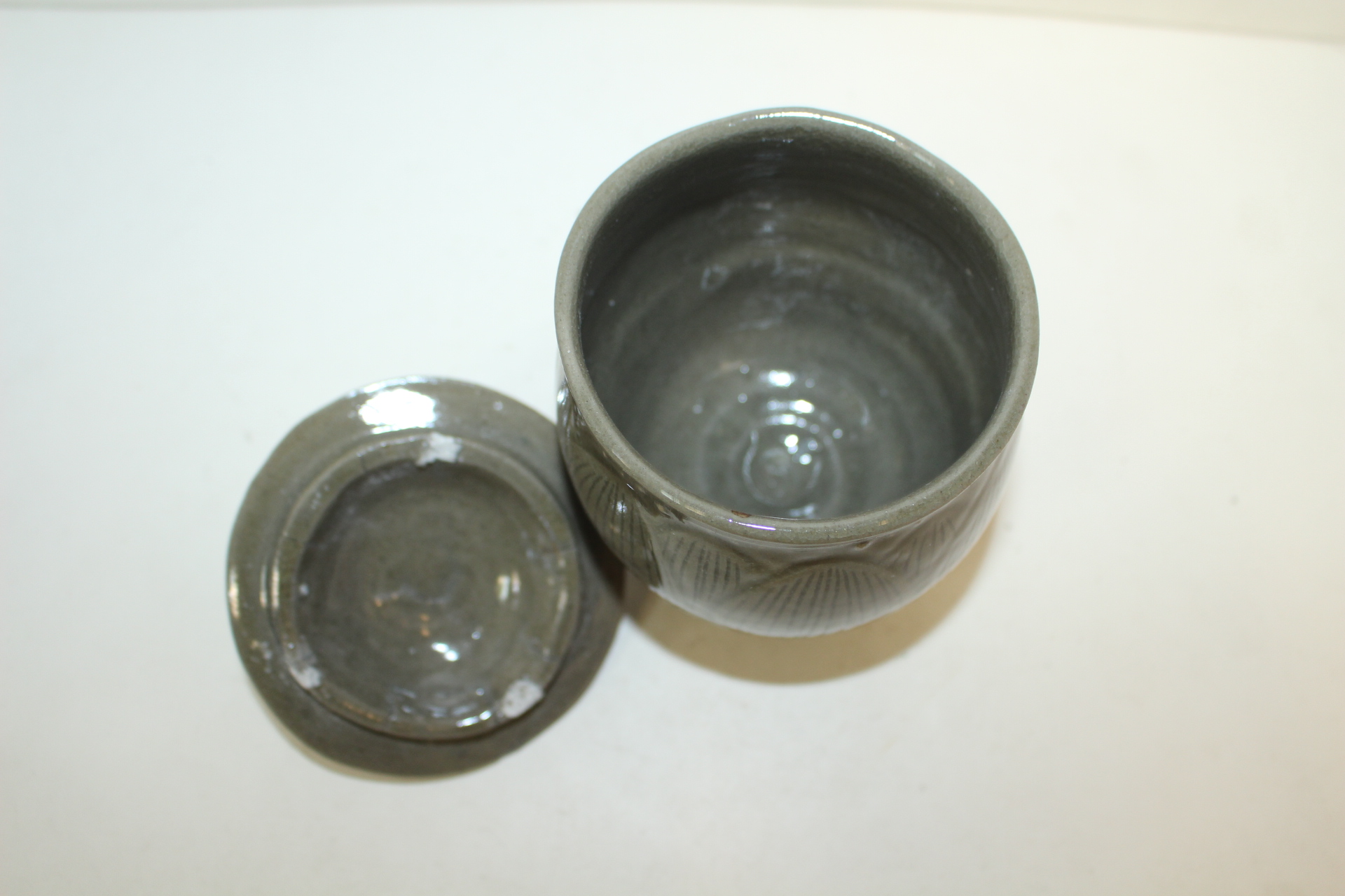 102-청자 음각연화문 잔