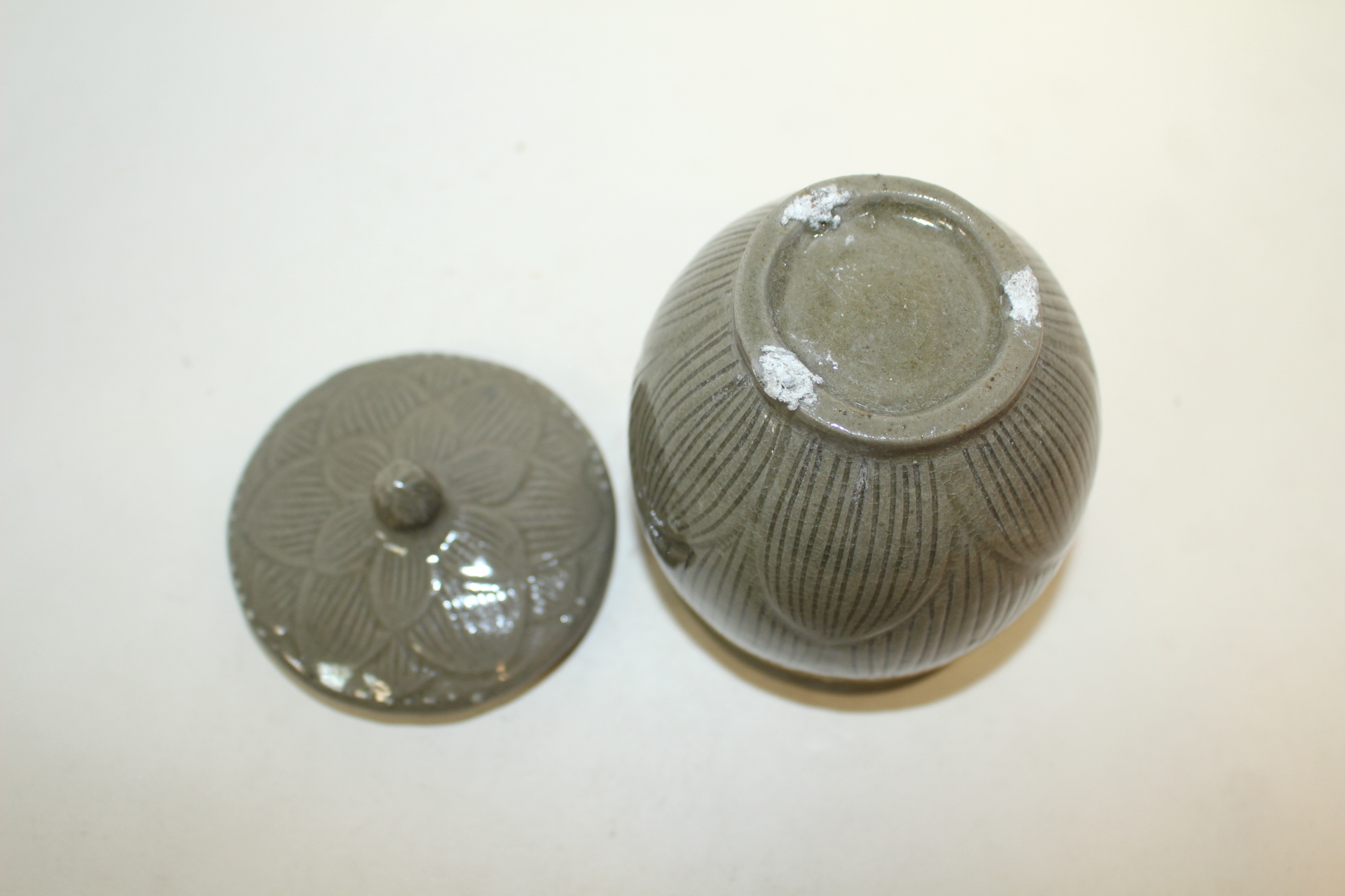 102-청자 음각연화문 잔