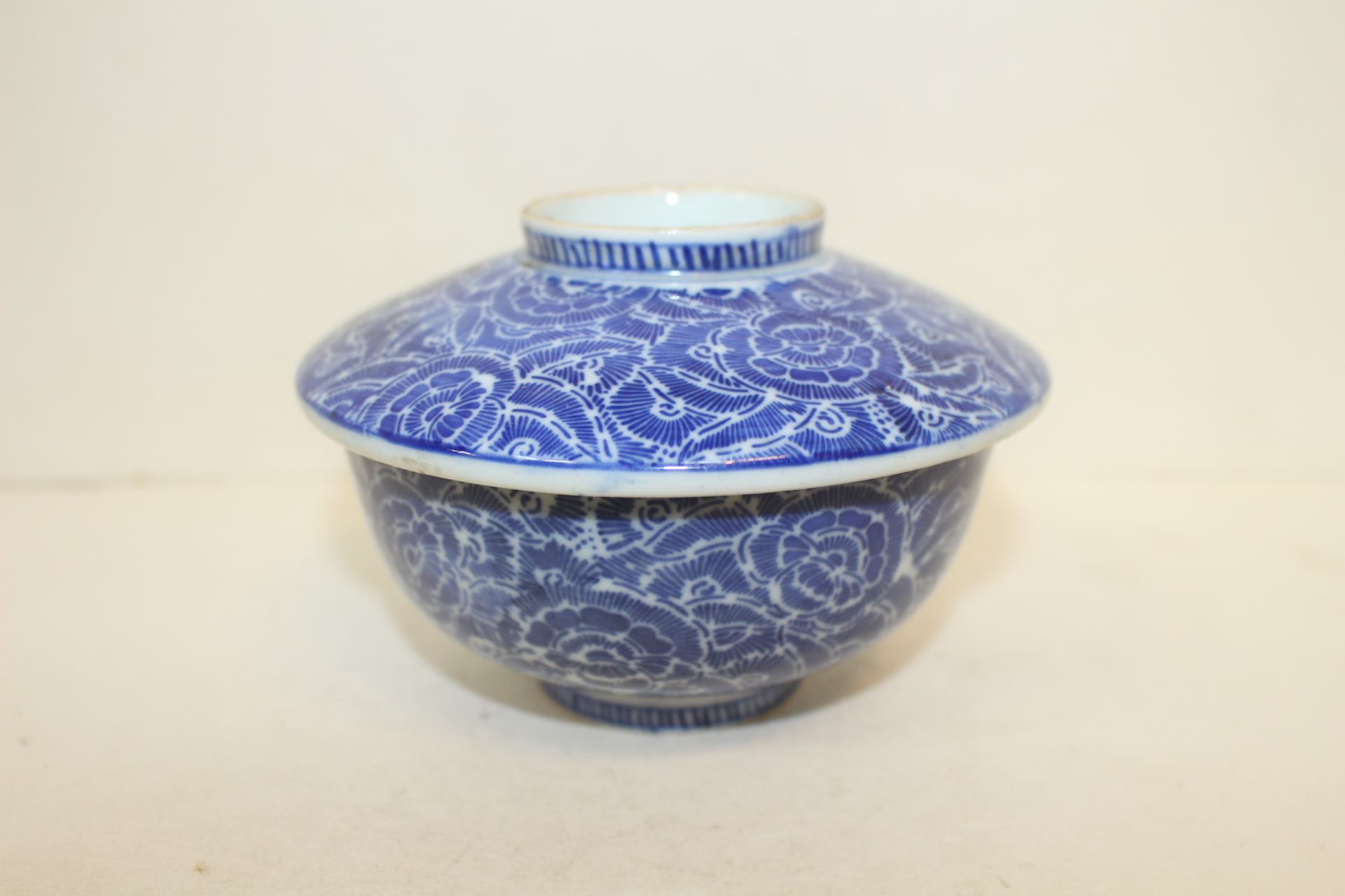 100년이상된 이마리청화백자화문 개완