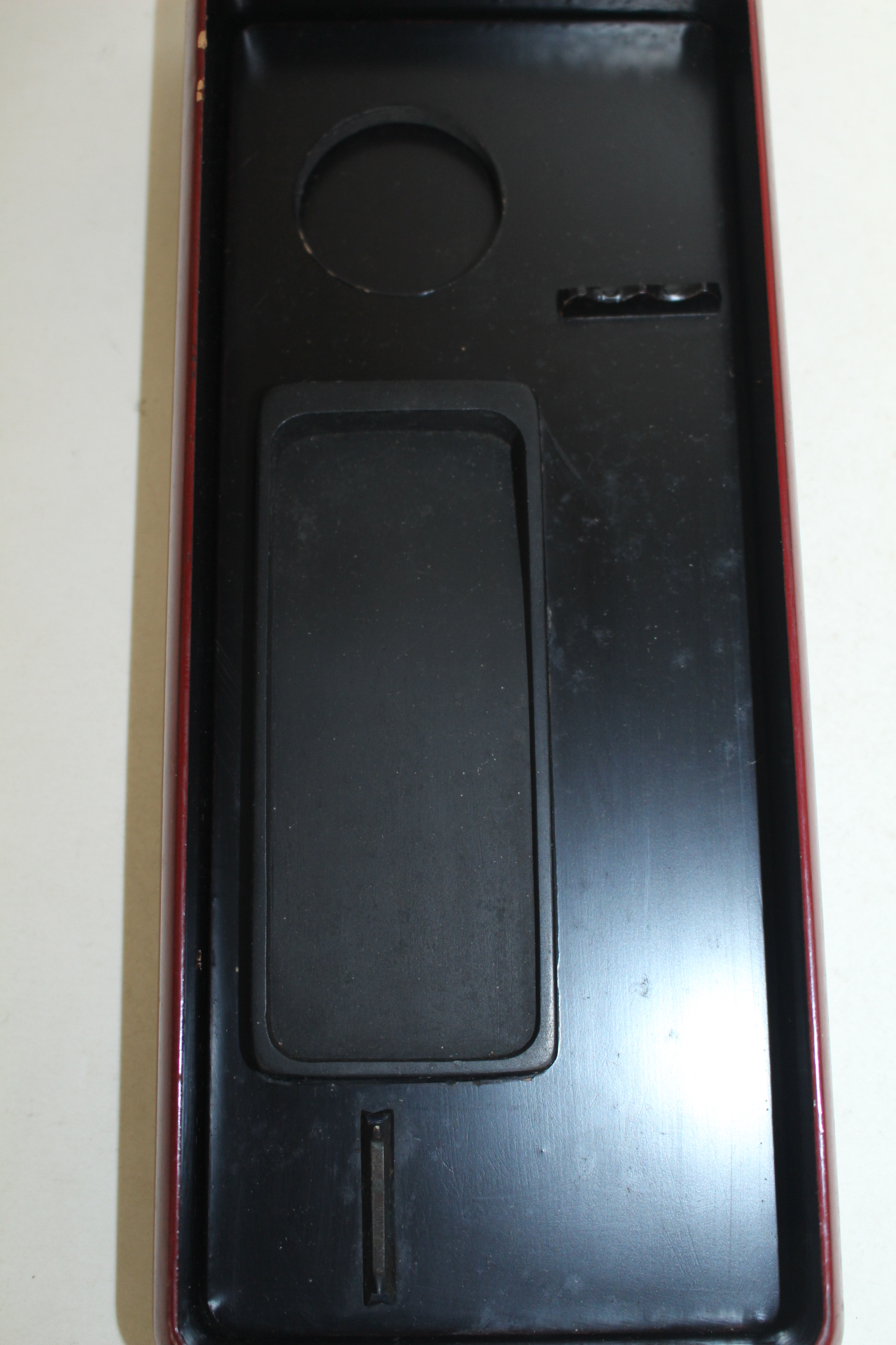 나무에 옷칠이된 벼루함 과 돌벼루