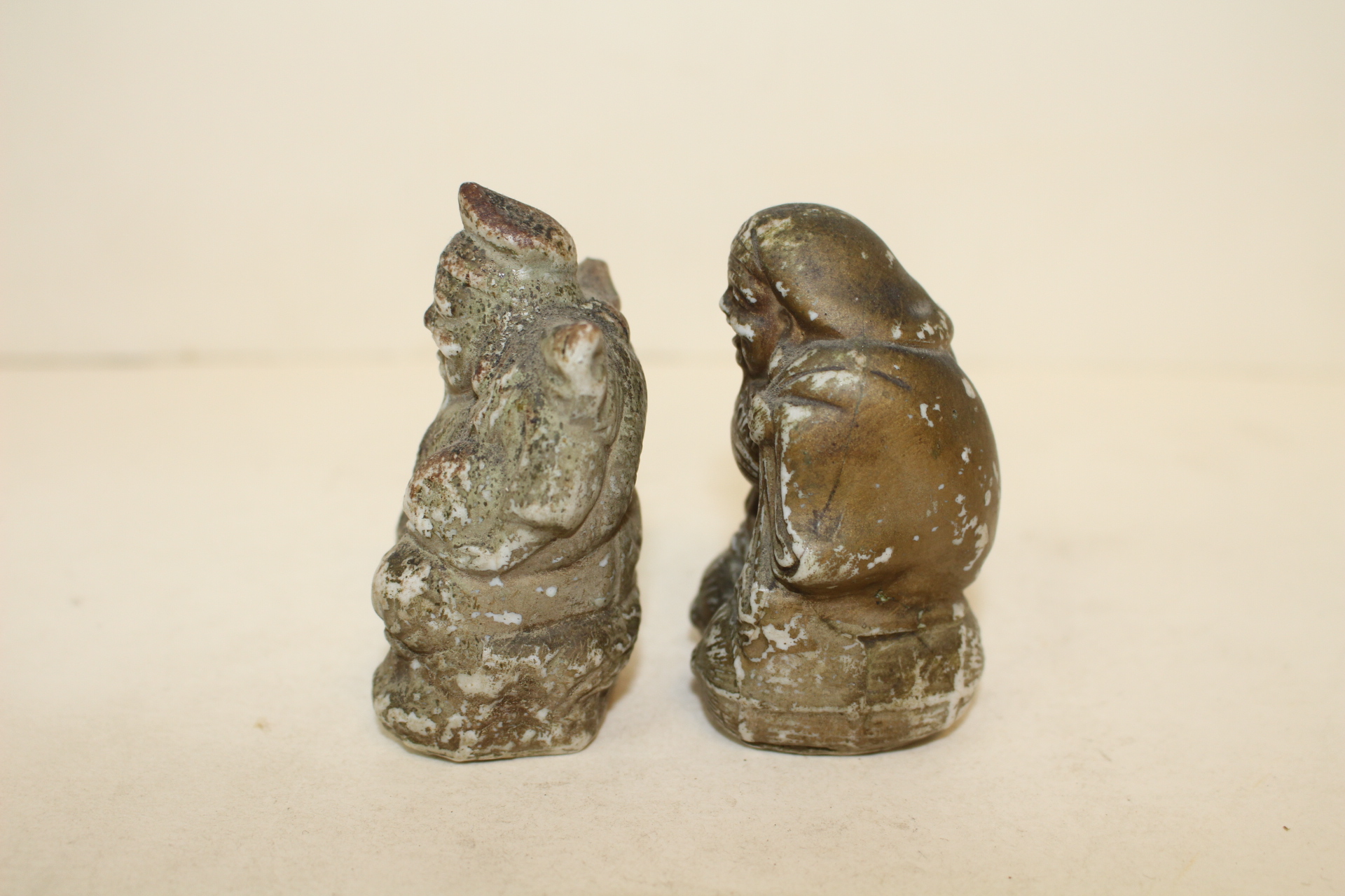 연대가좋은 청자도자기 복신상 2점