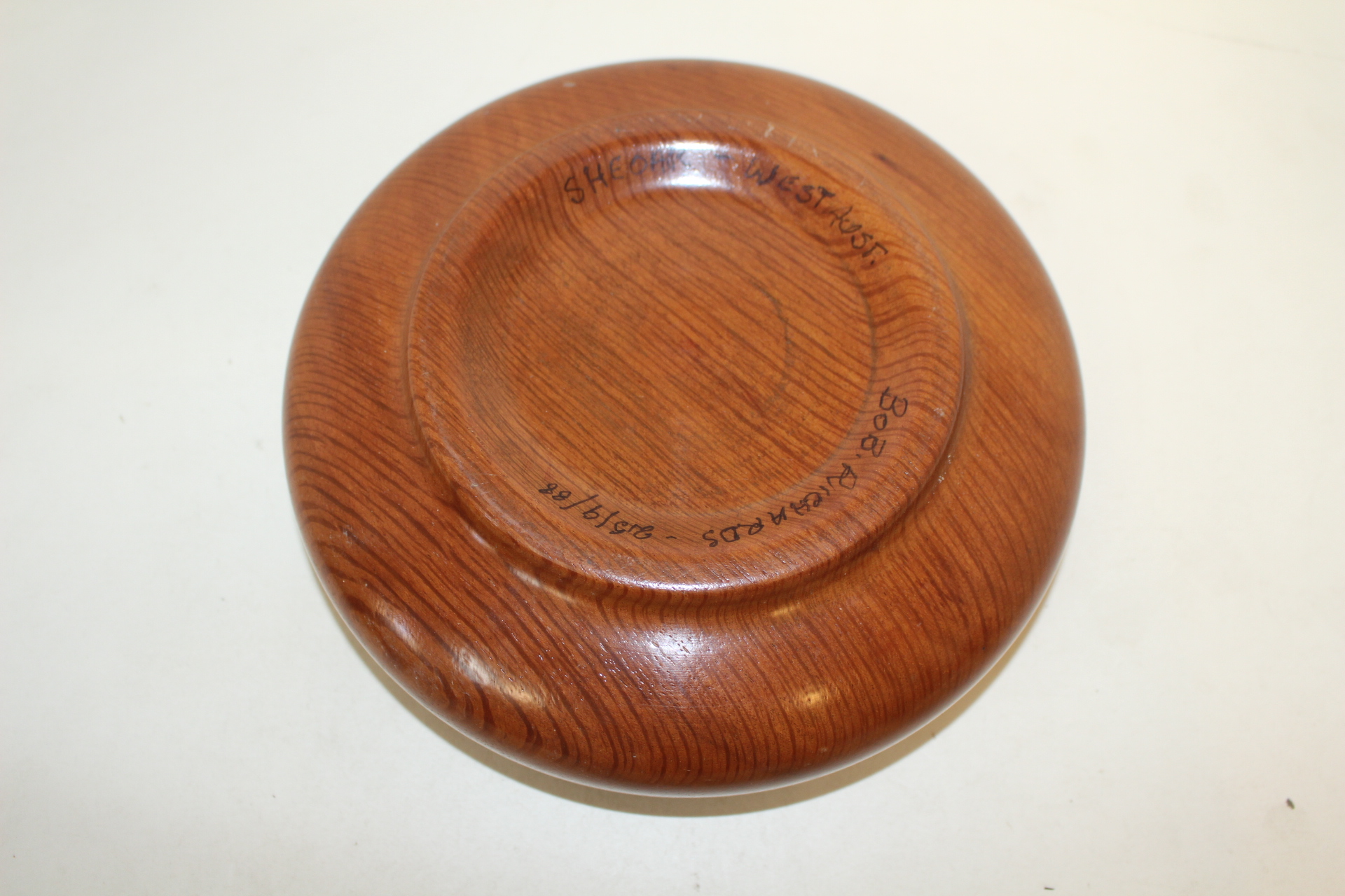 결이 좋은 원목나무로된 대완