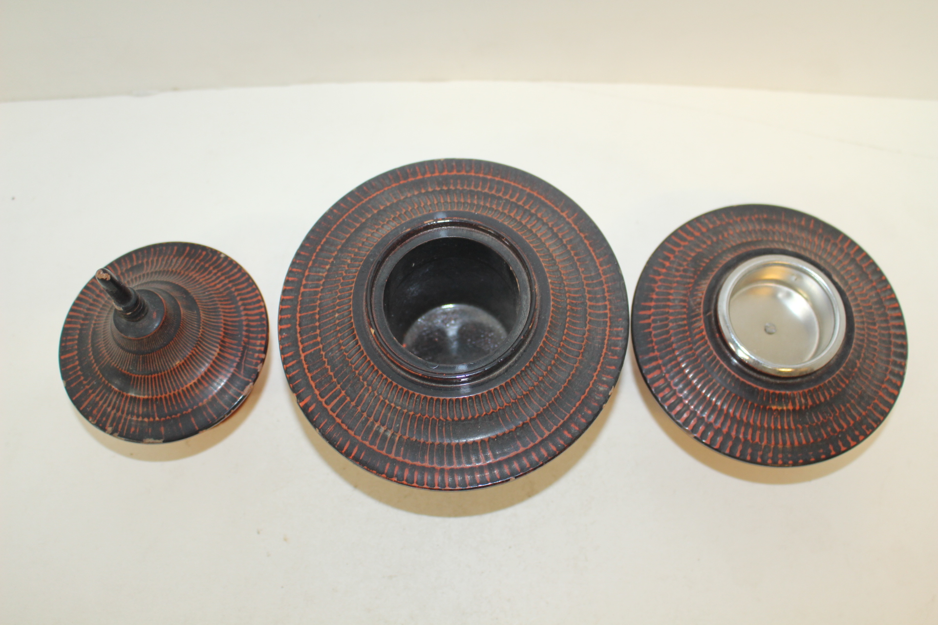 나무에 칠이된 탑모양 호