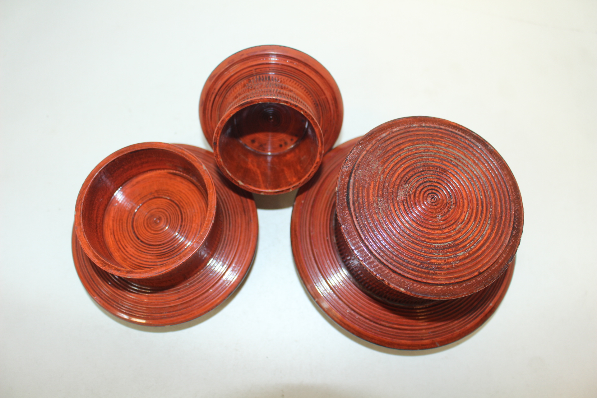 나무에 칠이된 탑모양 호